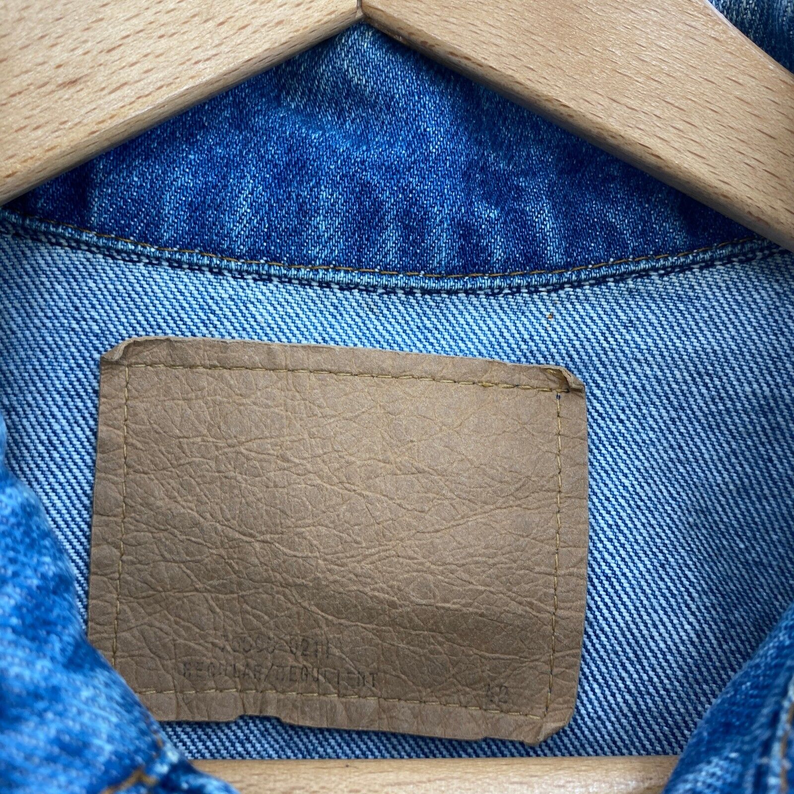 Levi's Medium Wash Blue Vintage Denim Trucker Jacket Size M