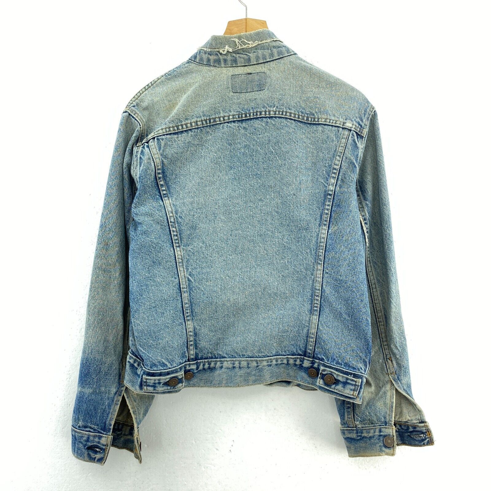 Levi's Light Wash Blue Denim Jacket Size M Women's