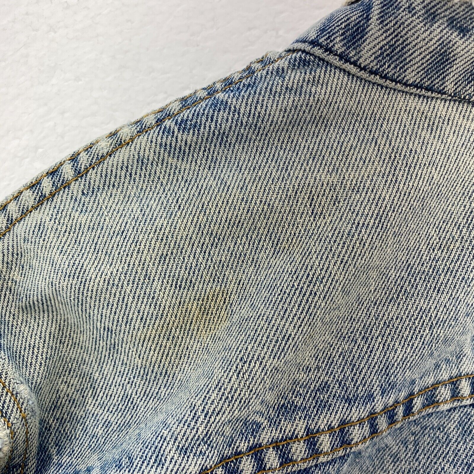 Levi's Light Wash Blue Denim Jacket Size M Women's