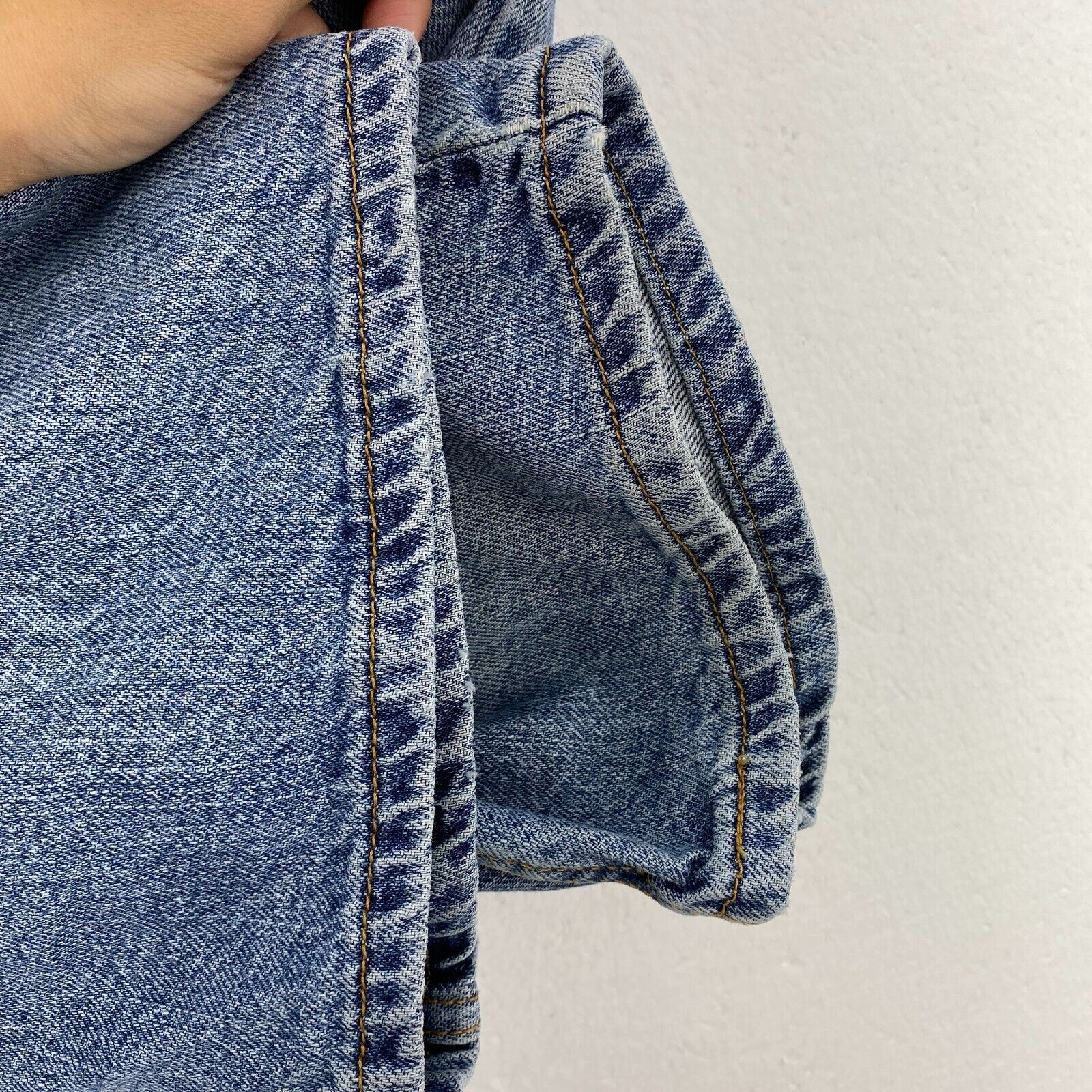 Levi's 505 Relaxed Fit Medium Wash Blue Denim Shorts Size 31