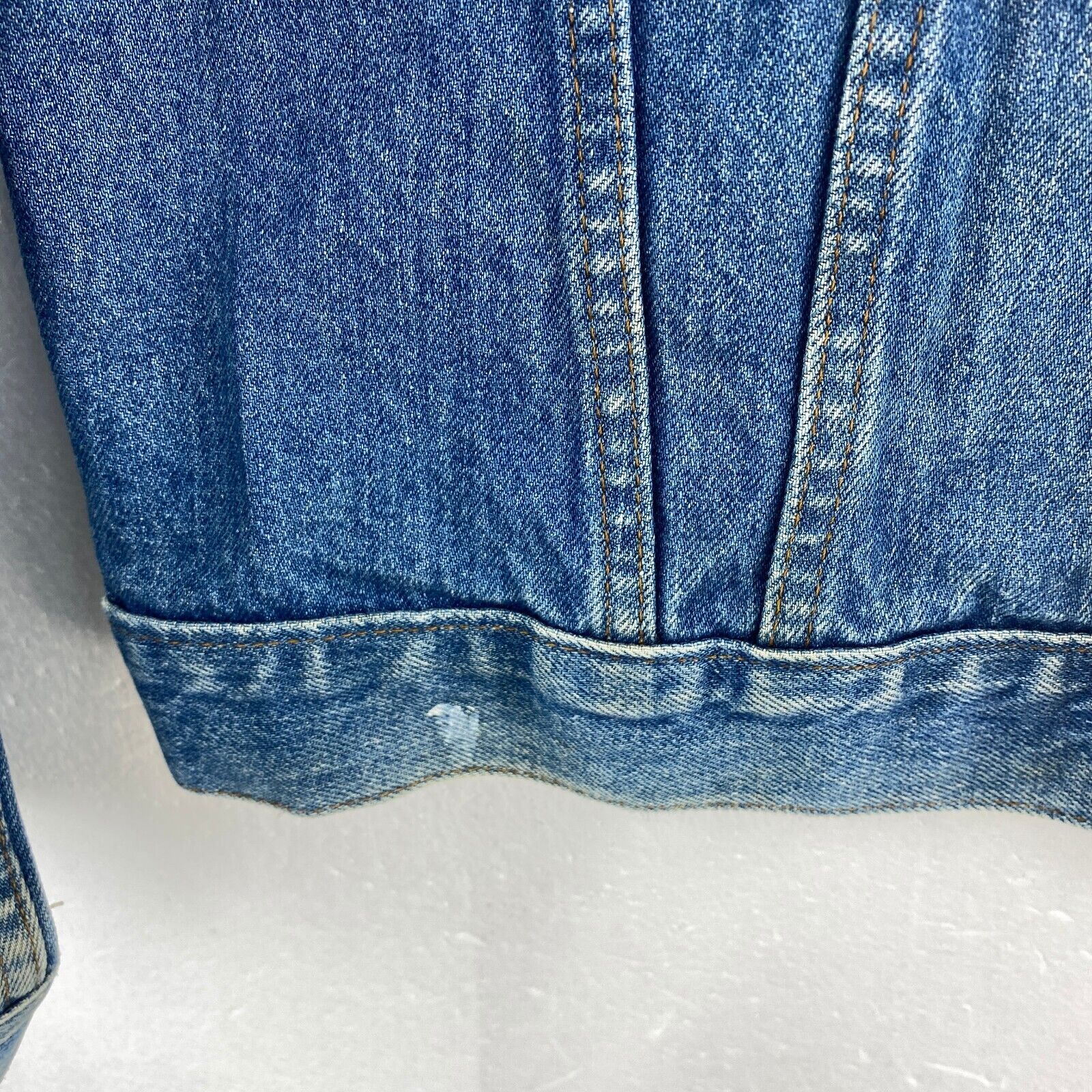 Levi's Medium Wash Blue Vintage Denim Trucker Jacket Size M