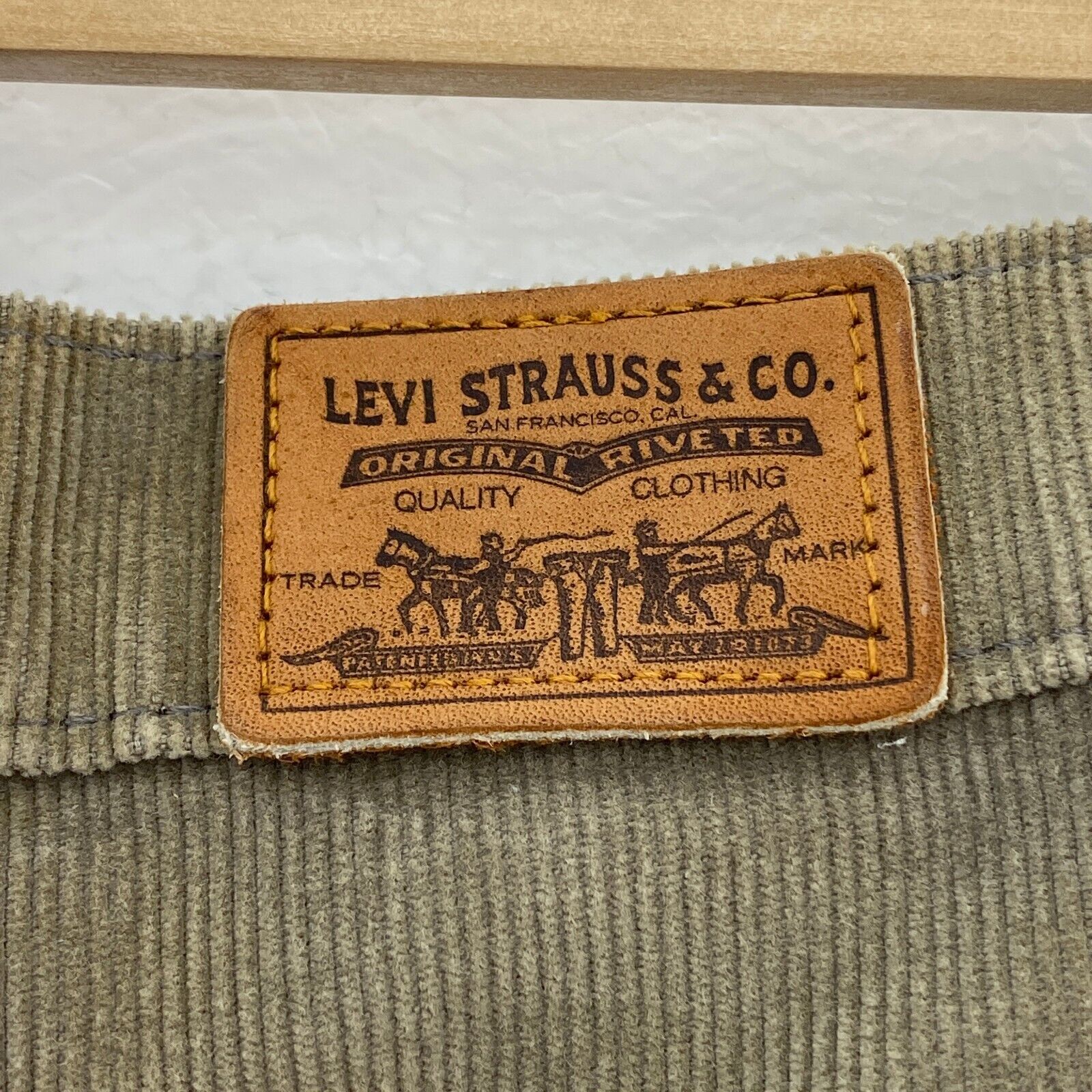 Levis Regular Fit Tapered Leg Tan Corduroy Pant Size 35 x 34 Silver Tab