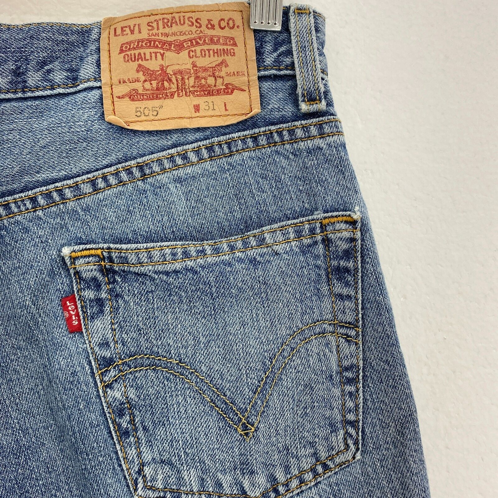Levi's 505 Relaxed Fit Medium Wash Blue Denim Shorts Size 31