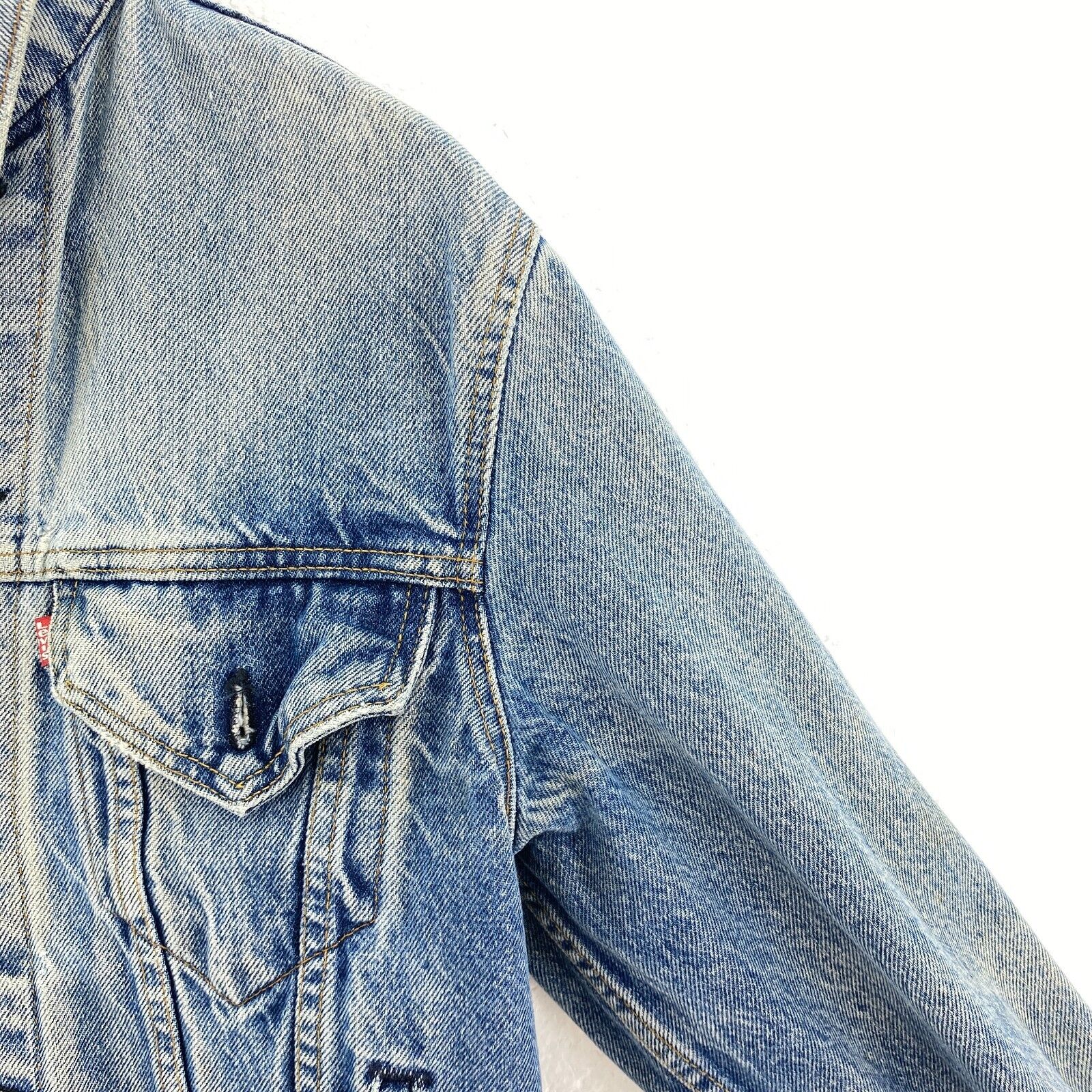 Levi's Light Wash Blue Denim Jacket Size M Women's