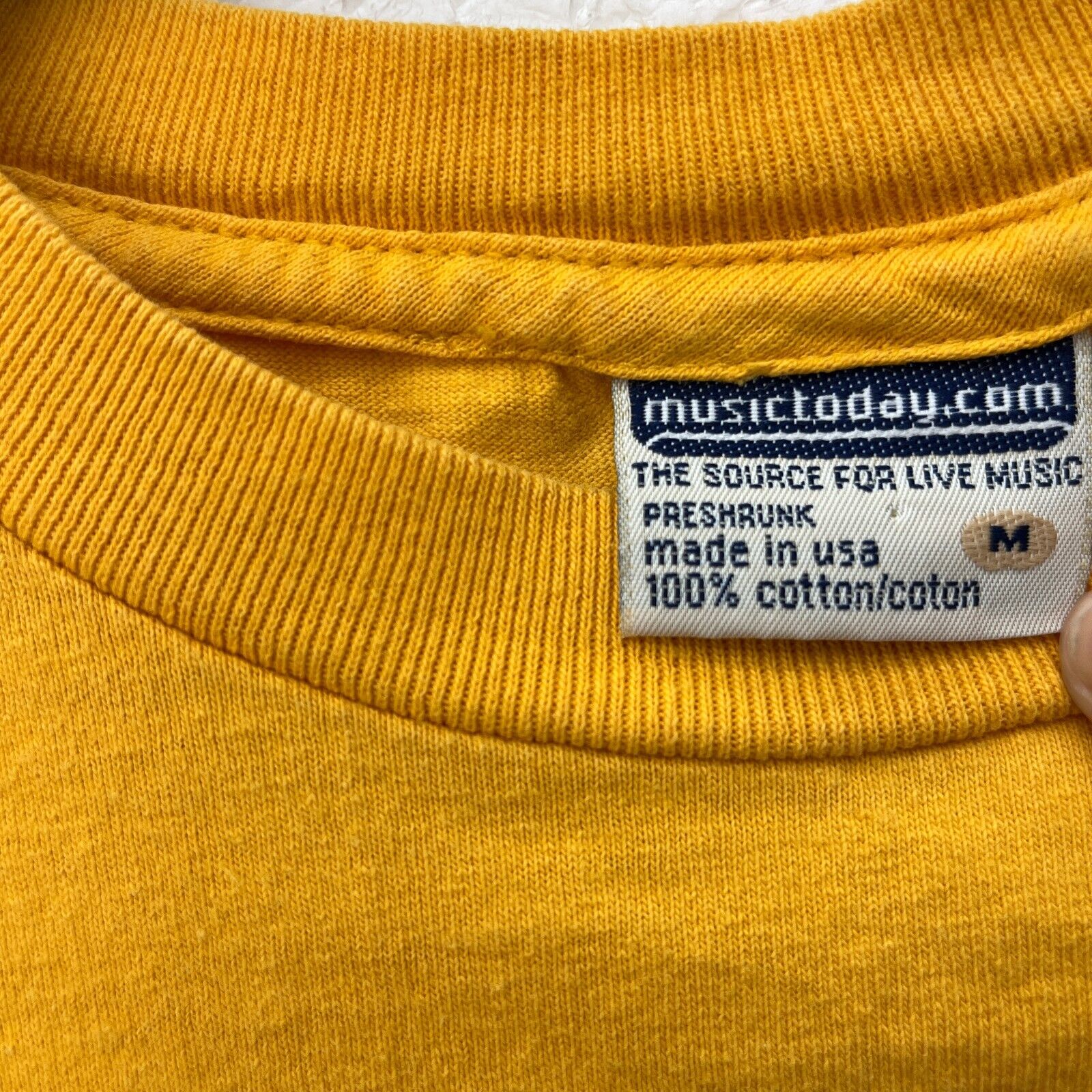 Dave Matthews Band Vintage Music T-shirt Size M Yellow Concert Rock Band Tee