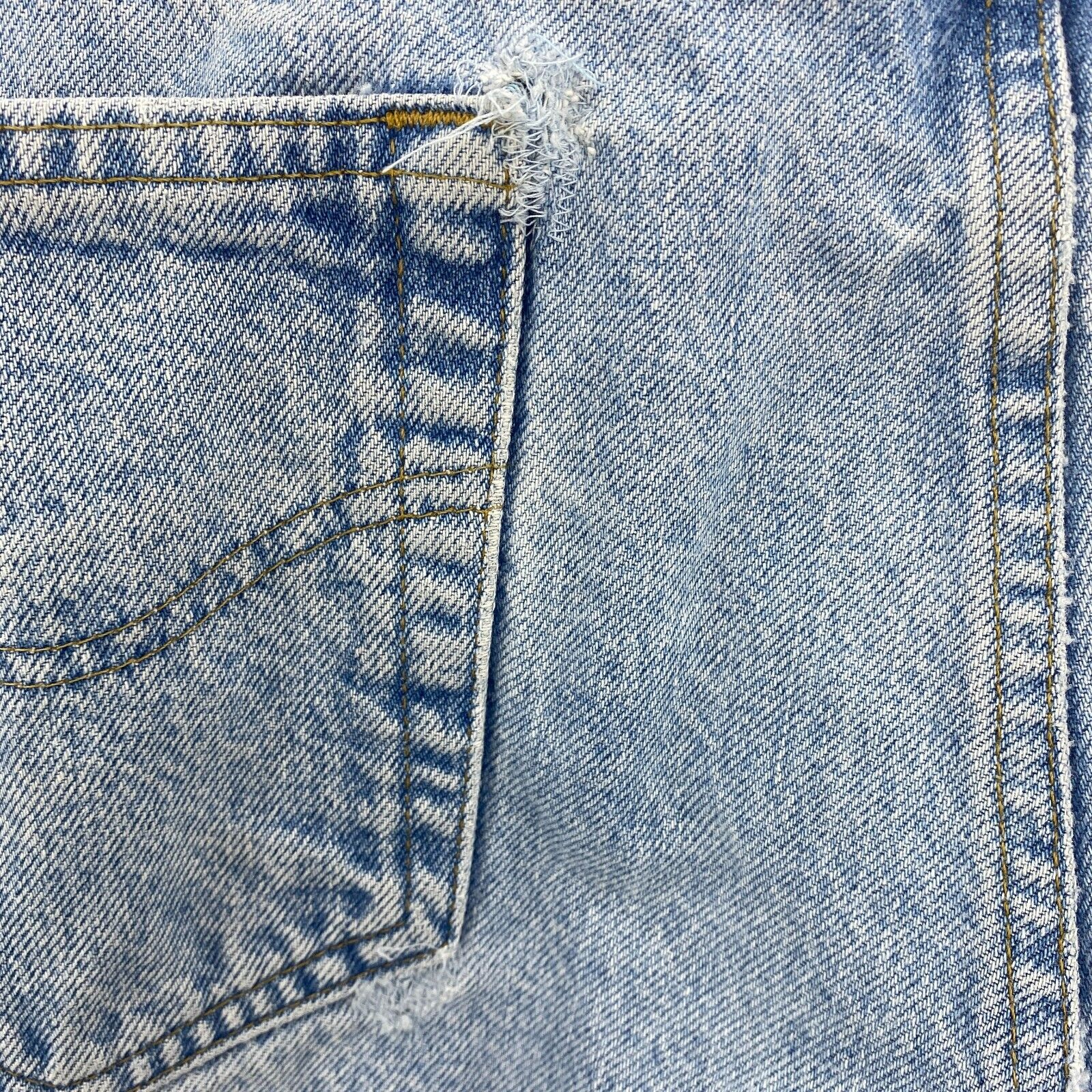 Carhartt Light Wash Blue Vintage Jeans Size 35 x 29