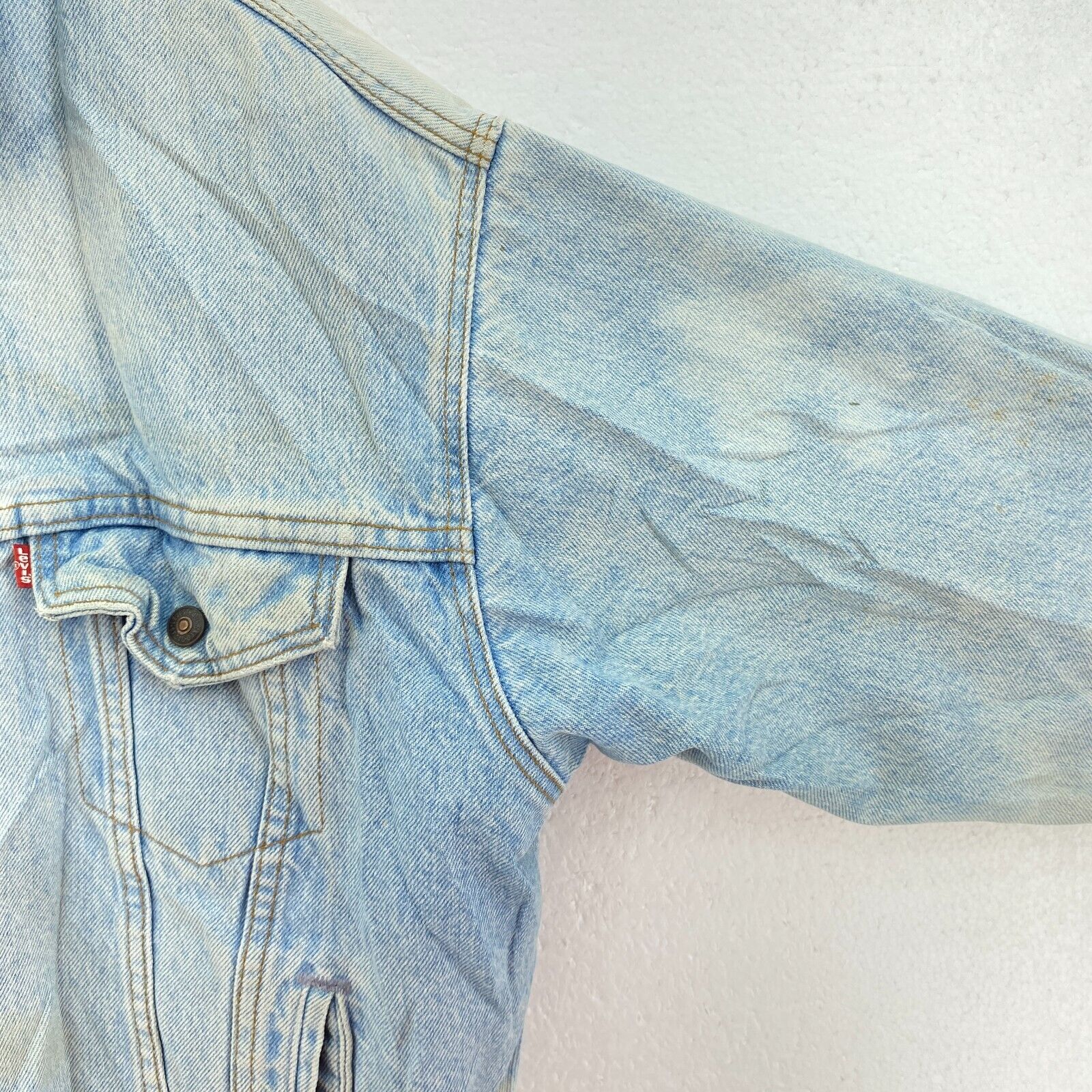 Vintage Levi Strauss Sherpa Lined Light Blue Wash Snapped Denim Jacket Size M
