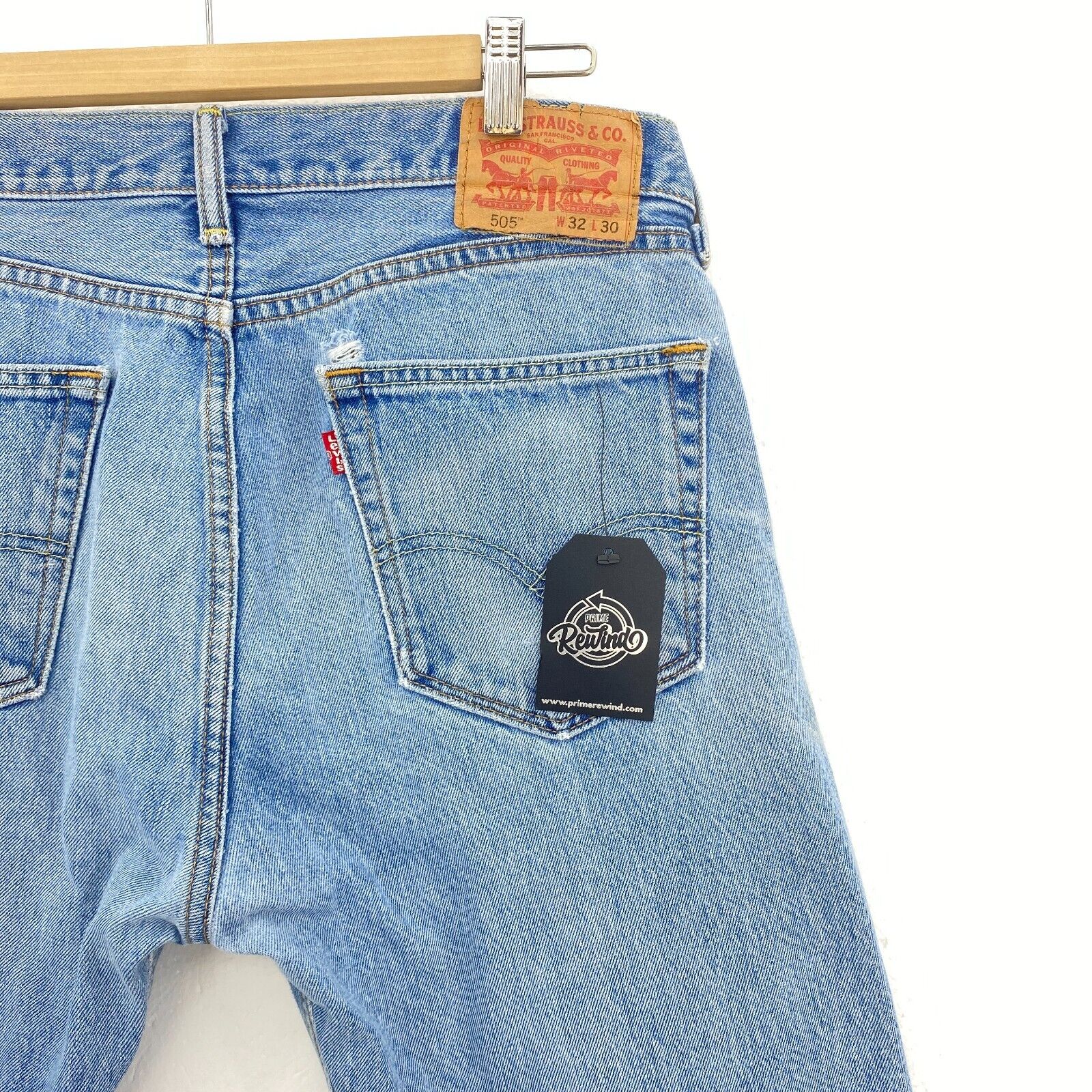 Levi's 505 Light Wash Blue Straight Jeans Size 32 x 30