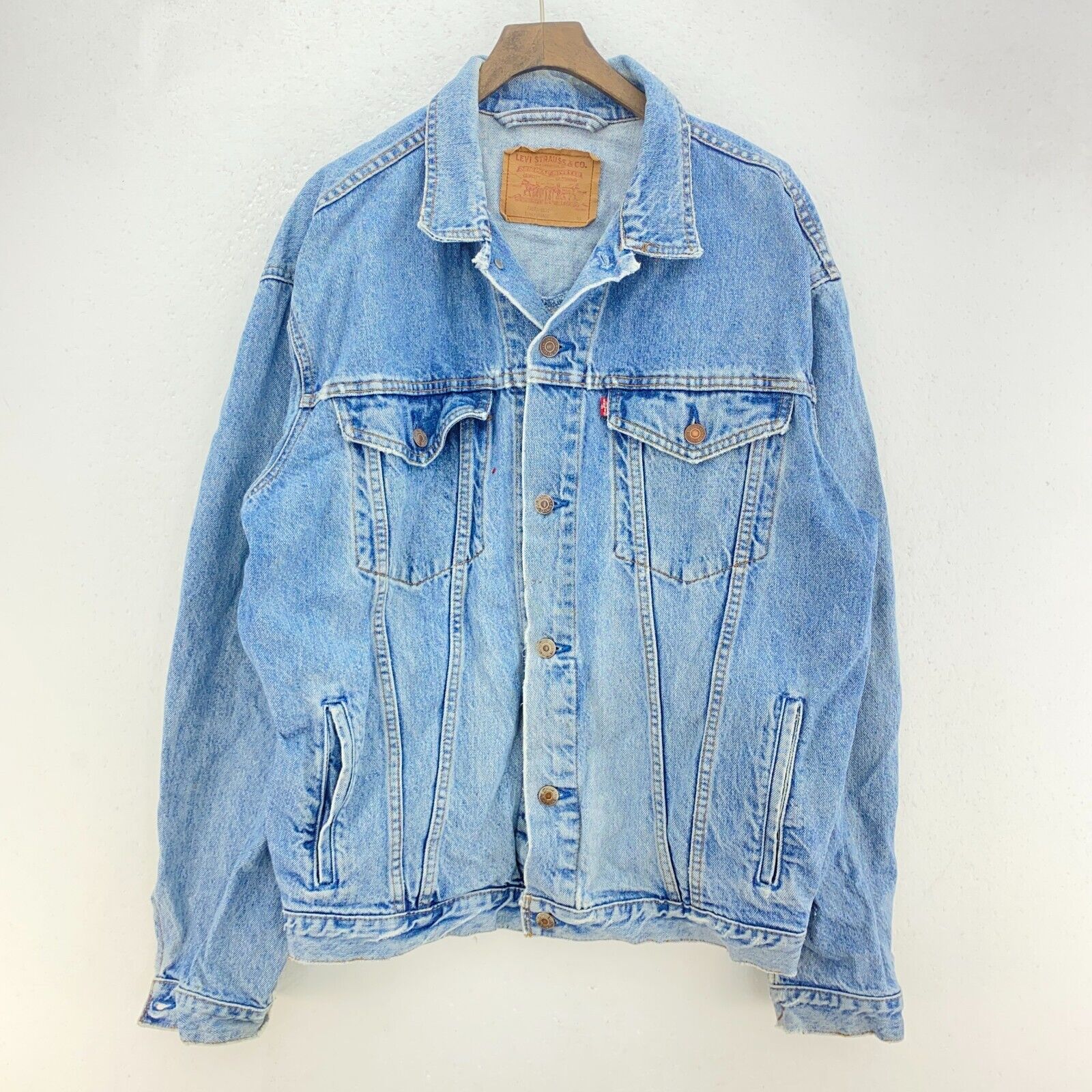 Vintage Levi Strauss Light Wash Blue Trucker Denim Jacket Size M Tall