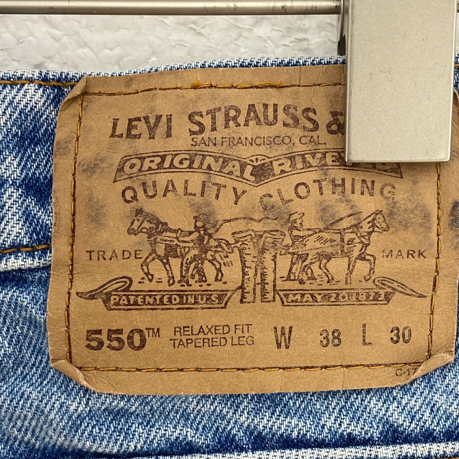 Levi Strauss 550 Orange Tab Relaxed Fit Size 38 x 30 Medium Wash Blue Jeans