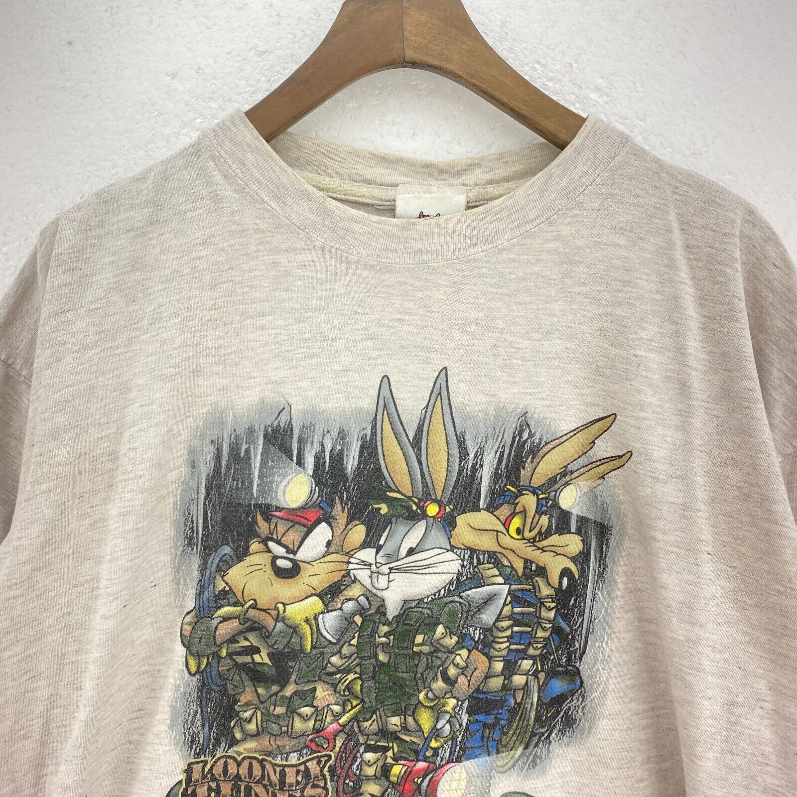 Bugs Bunny Tasmanian Devil Looney Tunes Army Search Rescue Gray T-shirt Size XL