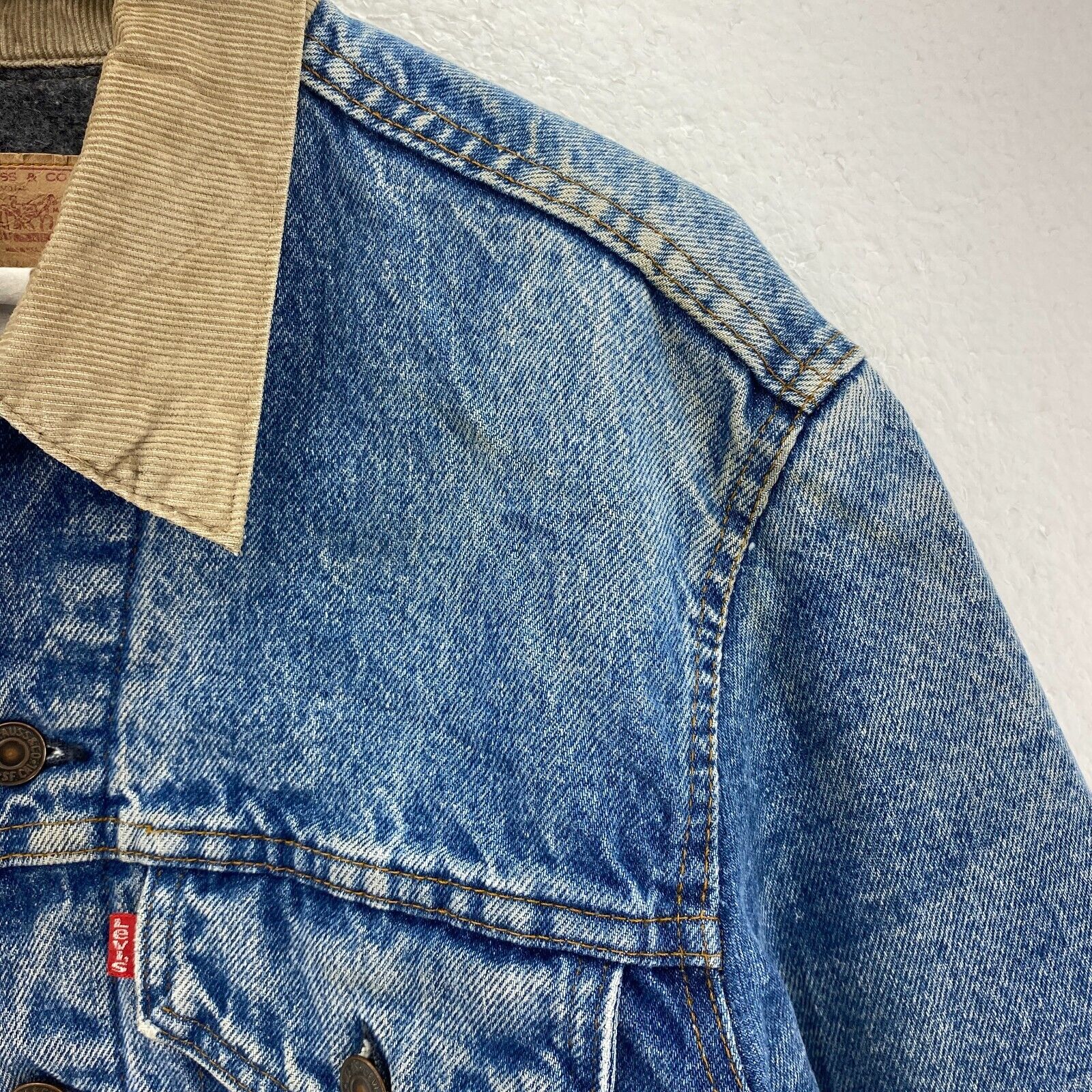 Levi Strauss Corduroy Collar Medium Wash Blue Denim Jacket Size 40