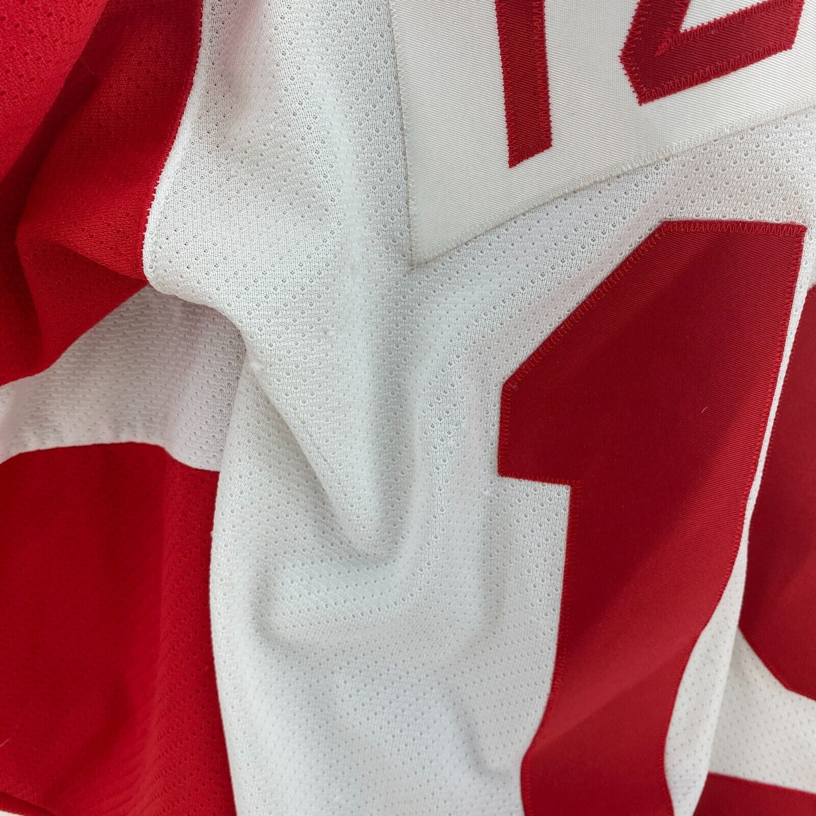 Vintage CCM Steve Yzerman Red Wings NHL V-Neck Long Sleeve White Jersey Size M
