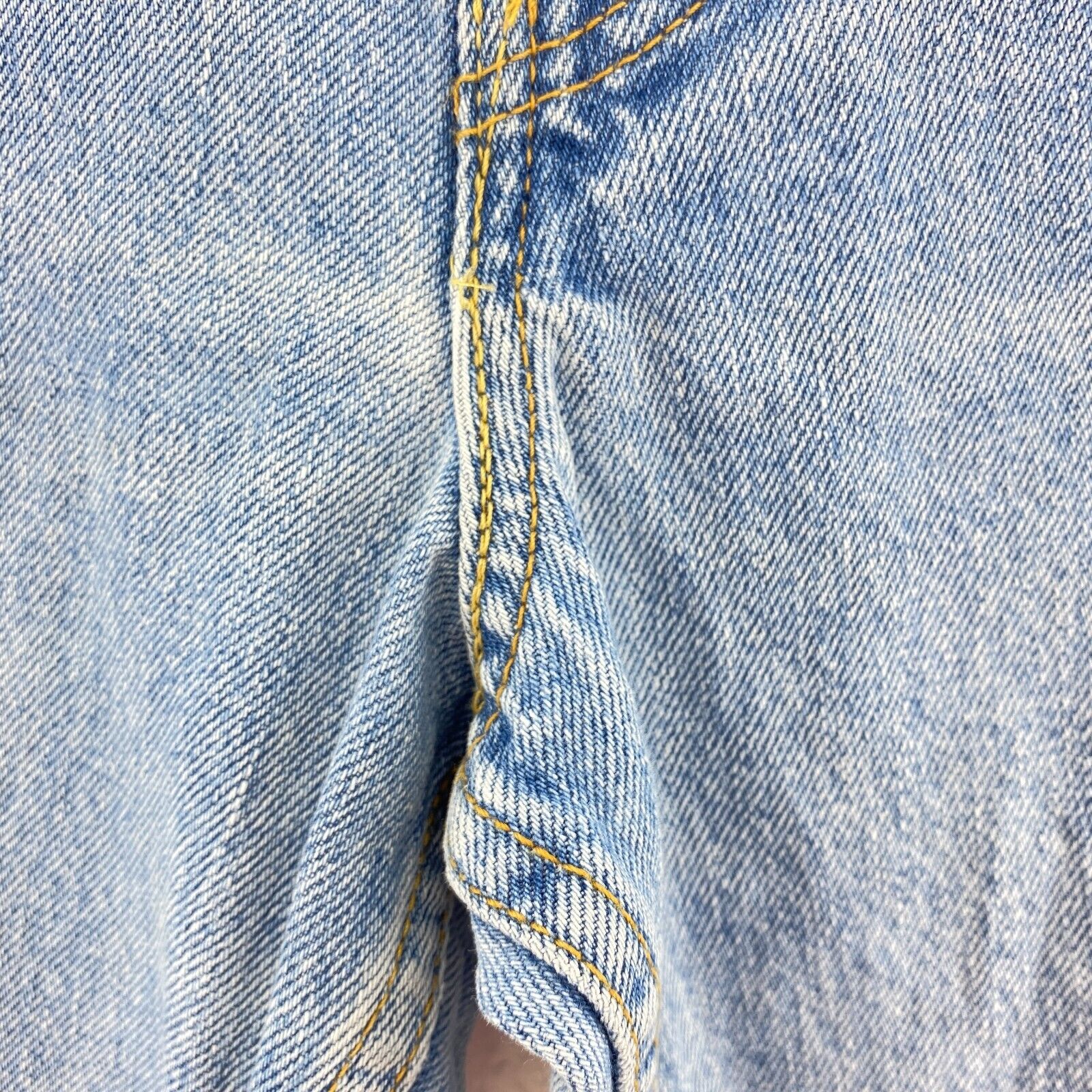 Levi Strauss 550 Relaxed Tapered Fit Women's Light Wash Jeans Size 12