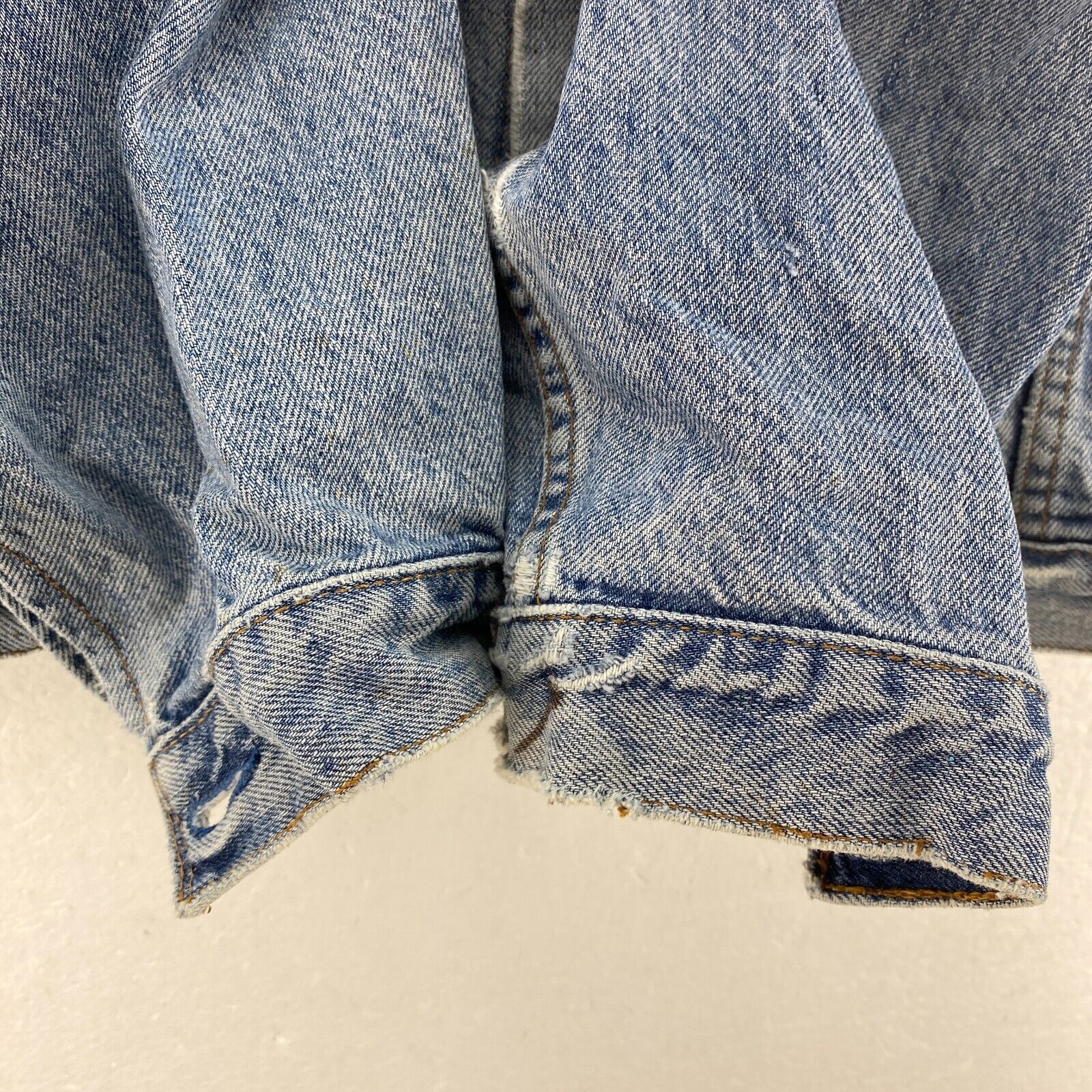 Vintage Levi Strauss Light Wash Blue Trucker Denim Jacket Size M Tall