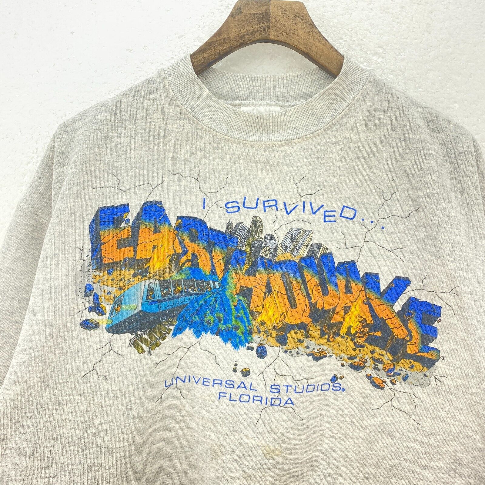 Earthquake Universal Studios Florida Gray Sweatshirt Size L Crew Neck