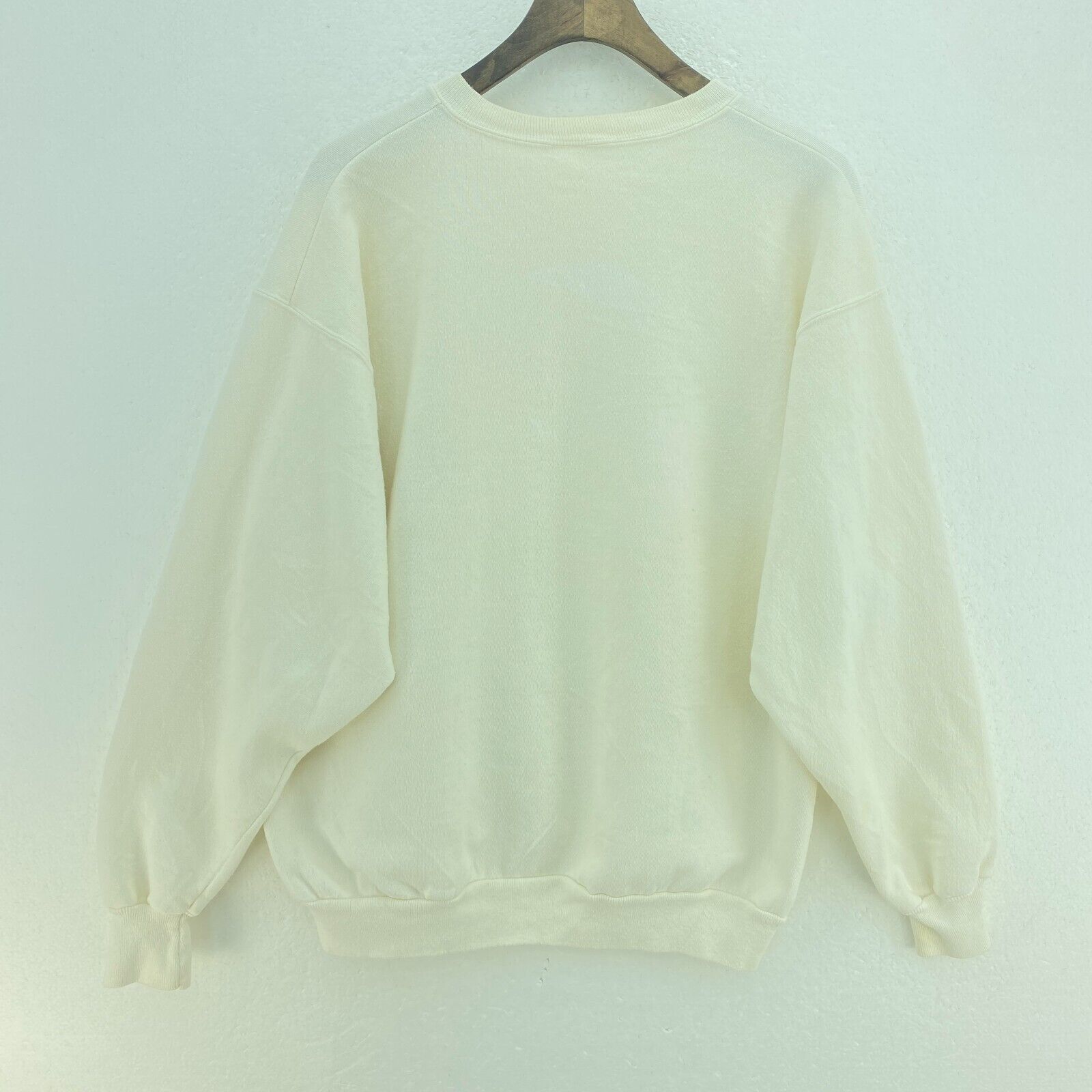 Warner Bros North Pole Taz Bugs Bunny 1994 White Sweatshirt Size L