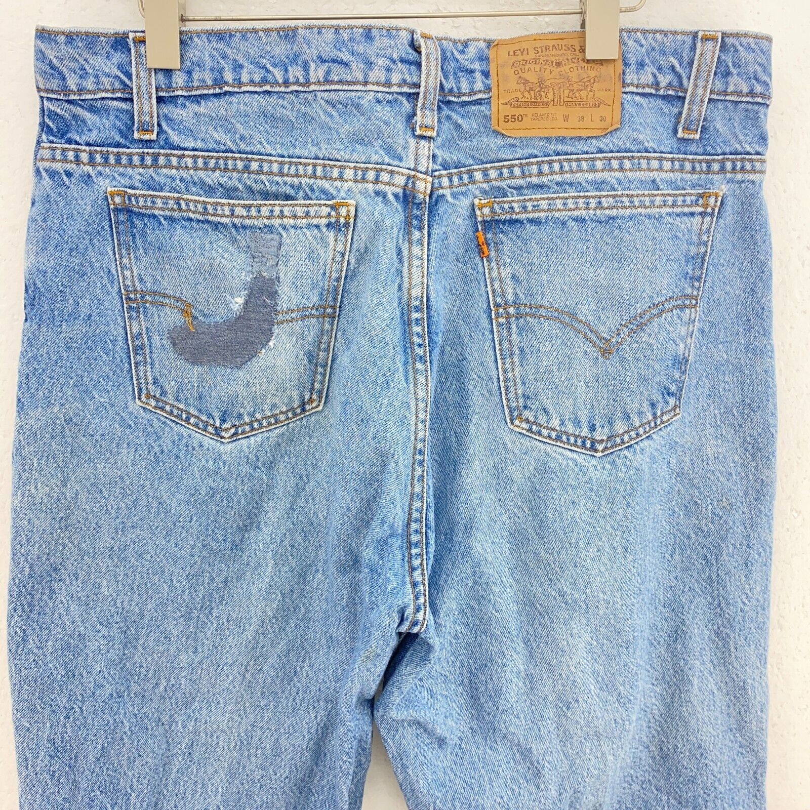 Levi Strauss 550 Orange Tab Relaxed Fit Size 38 x 30 Medium Wash Blue Jeans