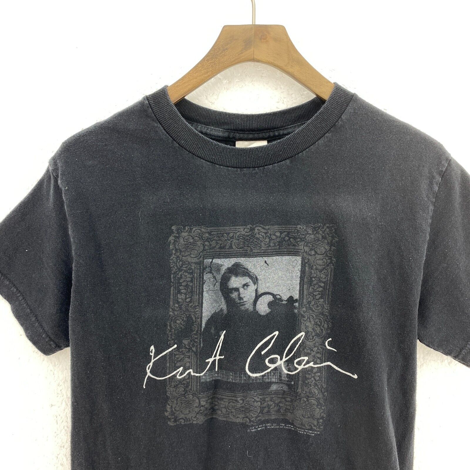 Kurt Cobain Nirvana Music 2006 Sign Graphic Print Black T-shirt Size S
