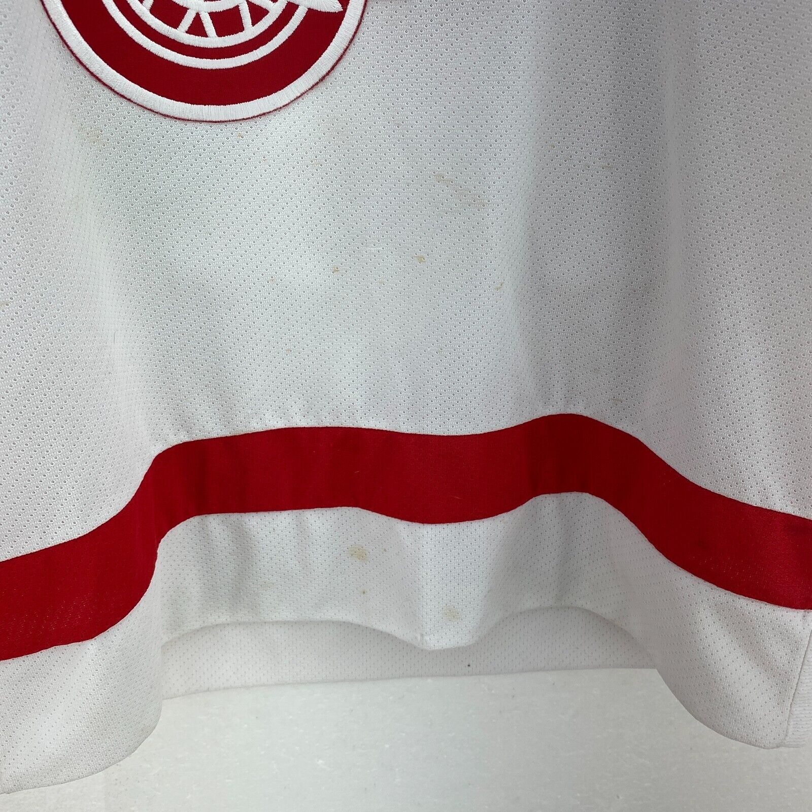 Vintage CCM Steve Yzerman Red Wings NHL V-Neck Long Sleeve White Jersey Size M