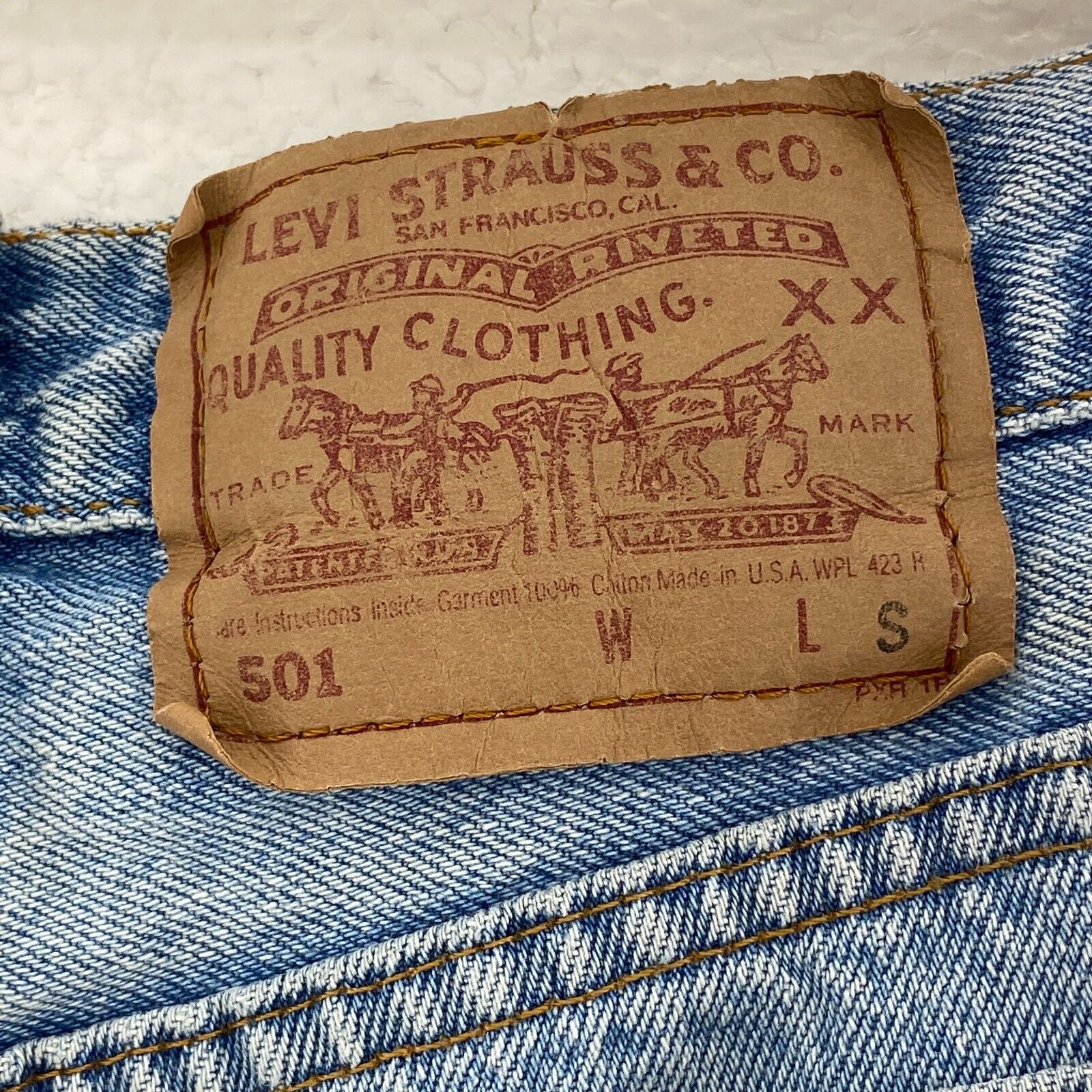 Levi's 501 Light Wash Blue Denim Straight Jeans Size 28 Women's