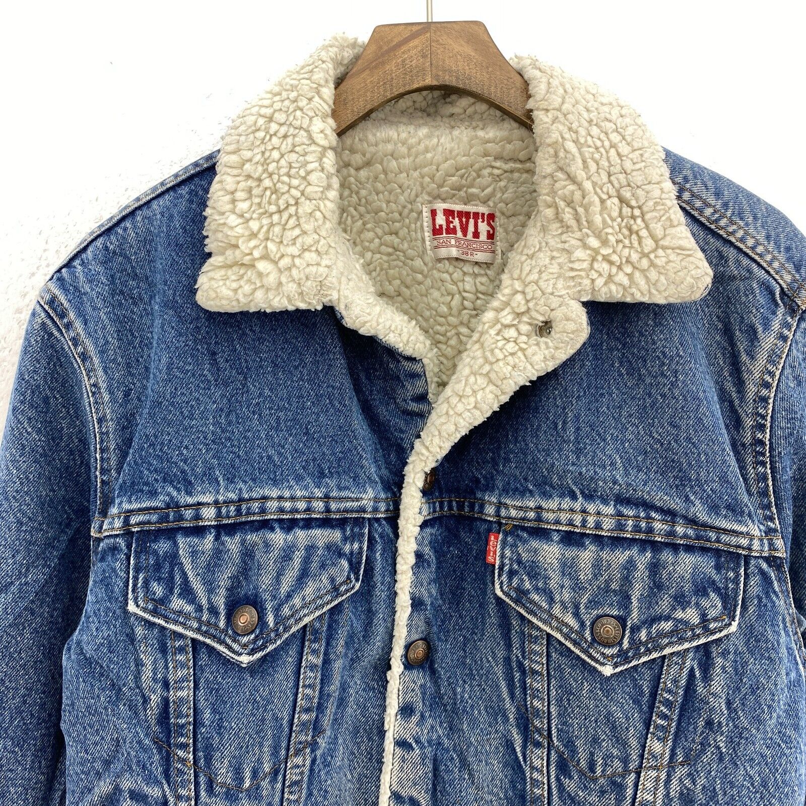 Levi Strauss Sherpa Lined Button Up Medium Wash Blue Denim Jacket Size 38