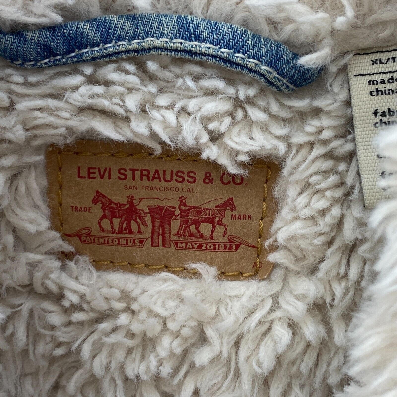 Levi Strauss Sherpa Denim Blue Light Wash Size XL Button Up