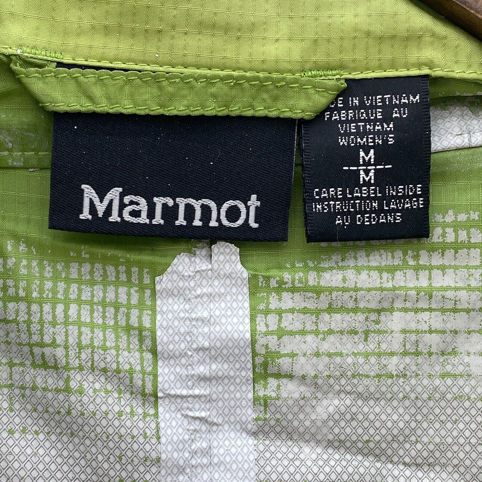 Marmot Hooded Lightweight Waterproof Rain Jacket Size M Green Women's