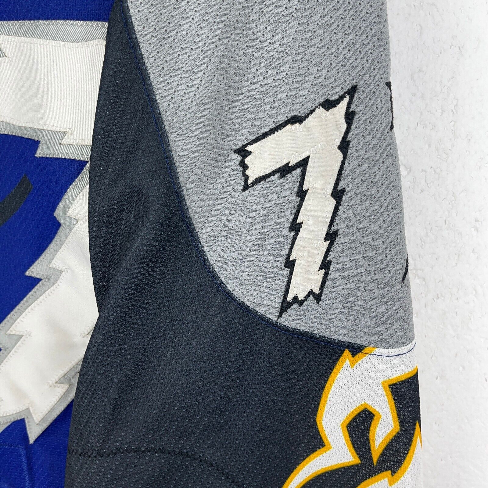 Vintage CCM Tampa Bay Lightning NHL Fight Strap Blue Jersey Size 52