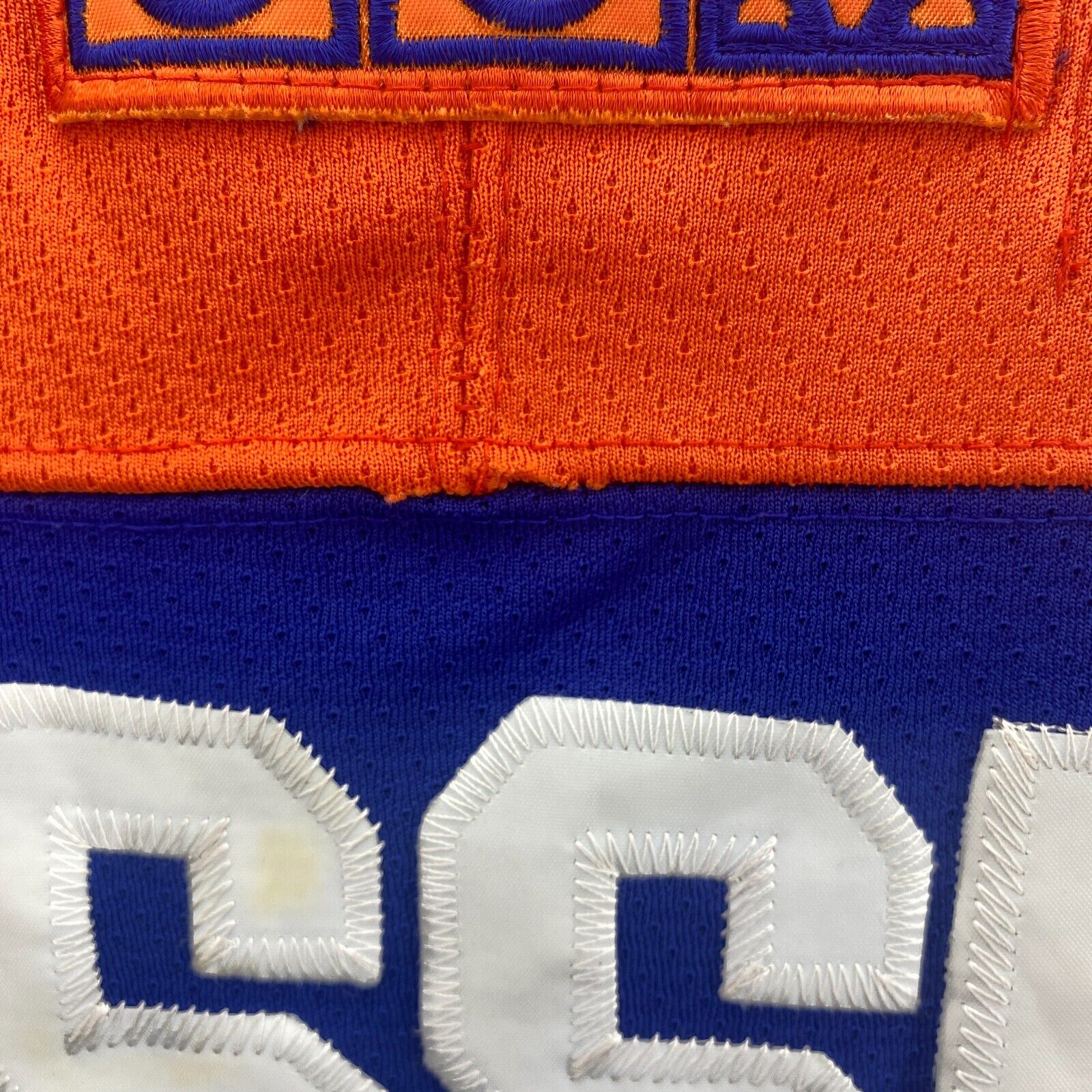 CCM Edmonton Oilers NHL 11 Mark Messier Blue V-Neck Hockey Jersey Size XL