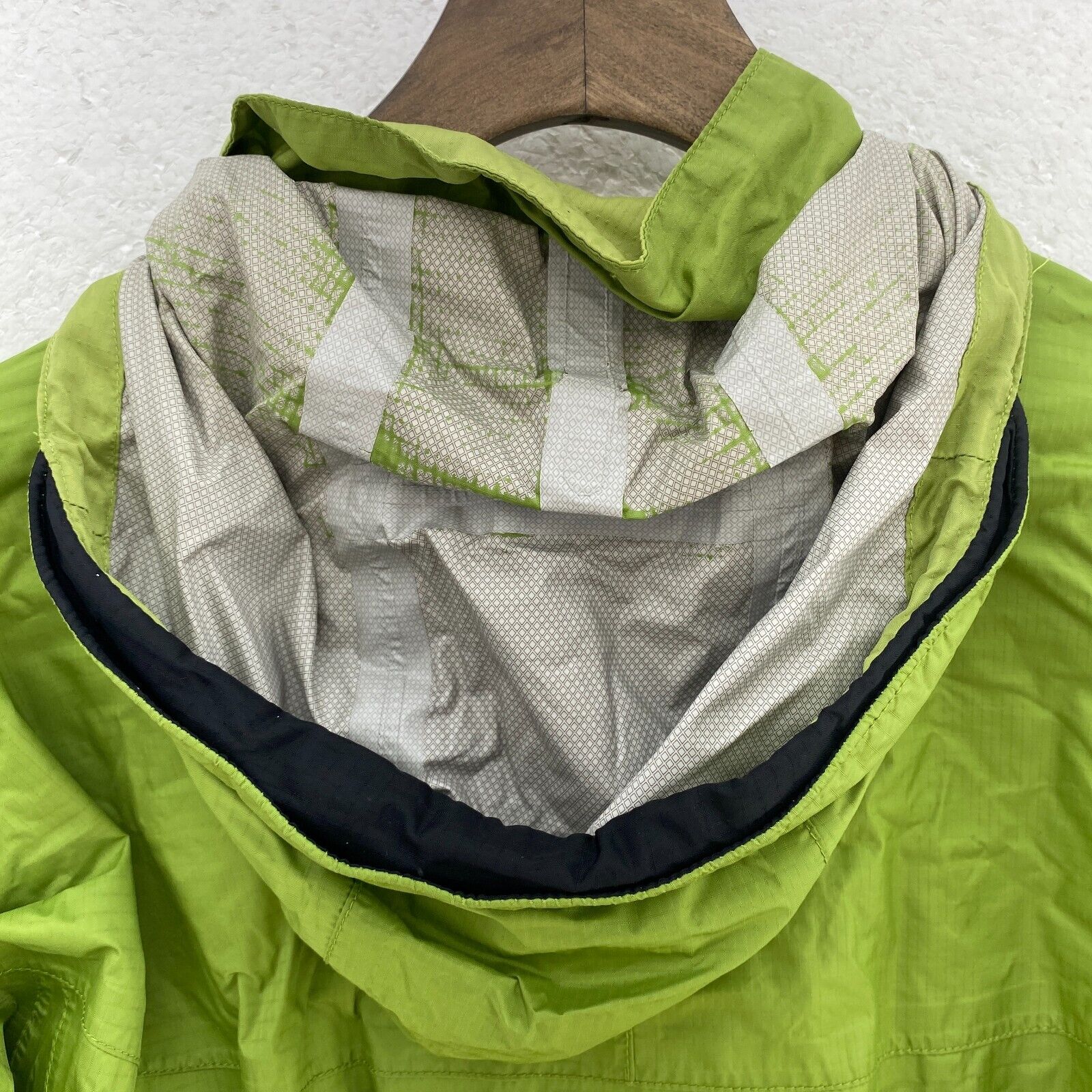 Marmot Hooded Lightweight Waterproof Rain Jacket Size M Green Women's