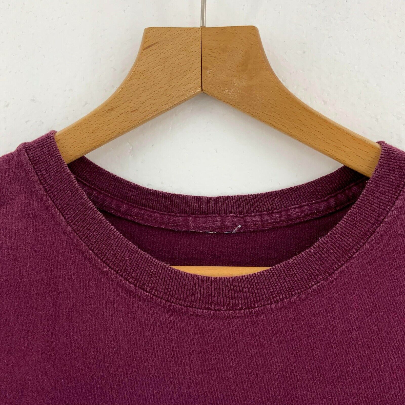 Virgina Tech Hokies Logo Burgundy T-shirt Size L University Athletic Teams NCAA