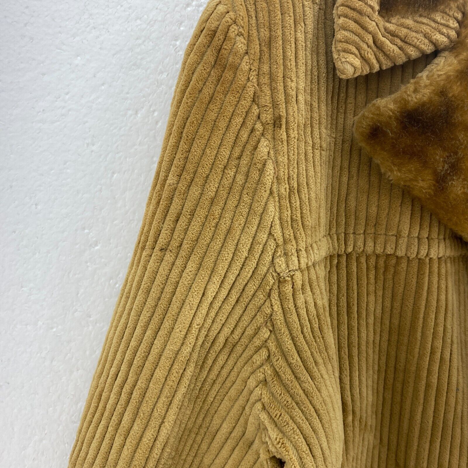 Van Heusen Brown Corduroy Fur Collar Fleece Lined Jacket Size 42
