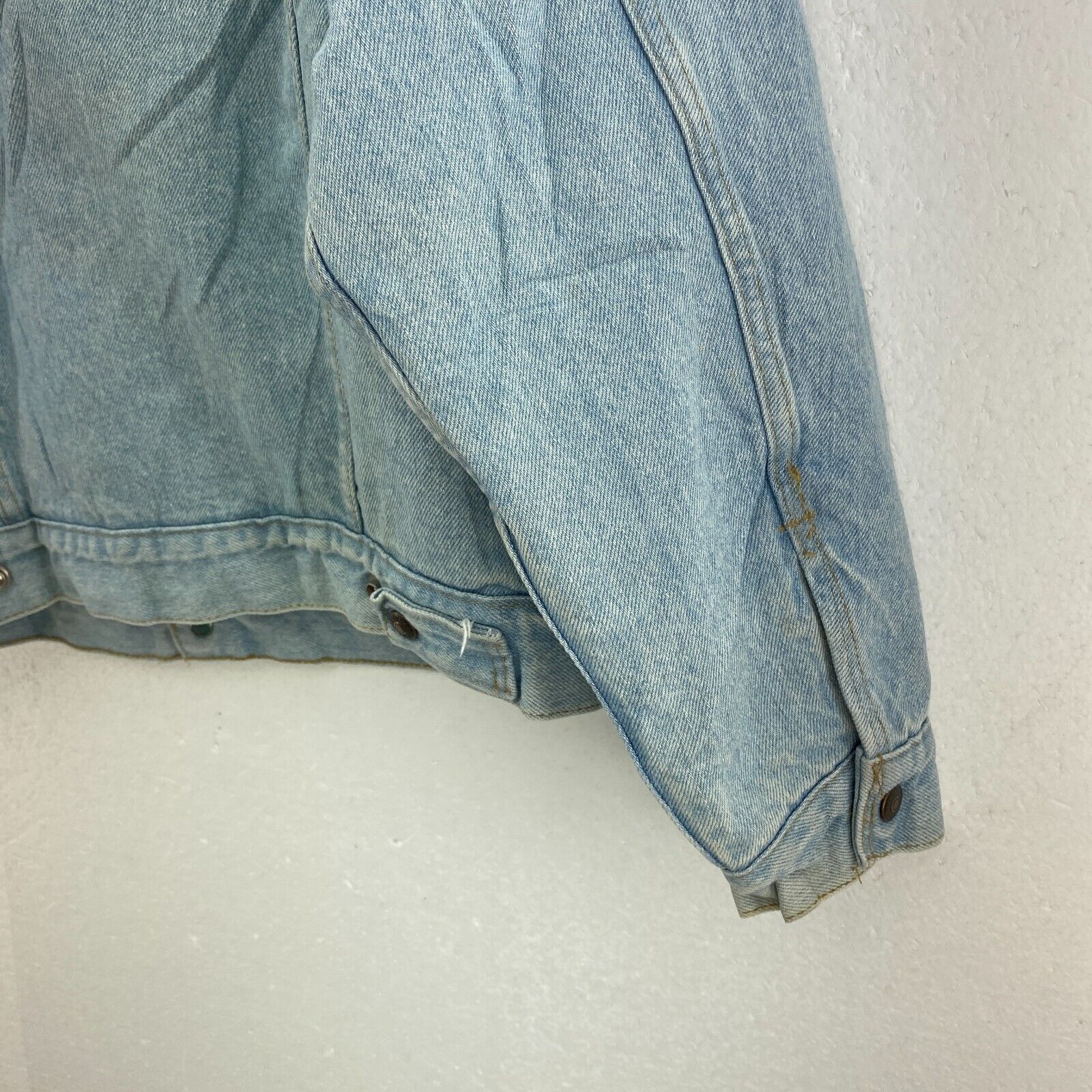 Vintage Levi Strauss Sherpa Lined Denim Jacket Size M Light Wash Blue Trucker