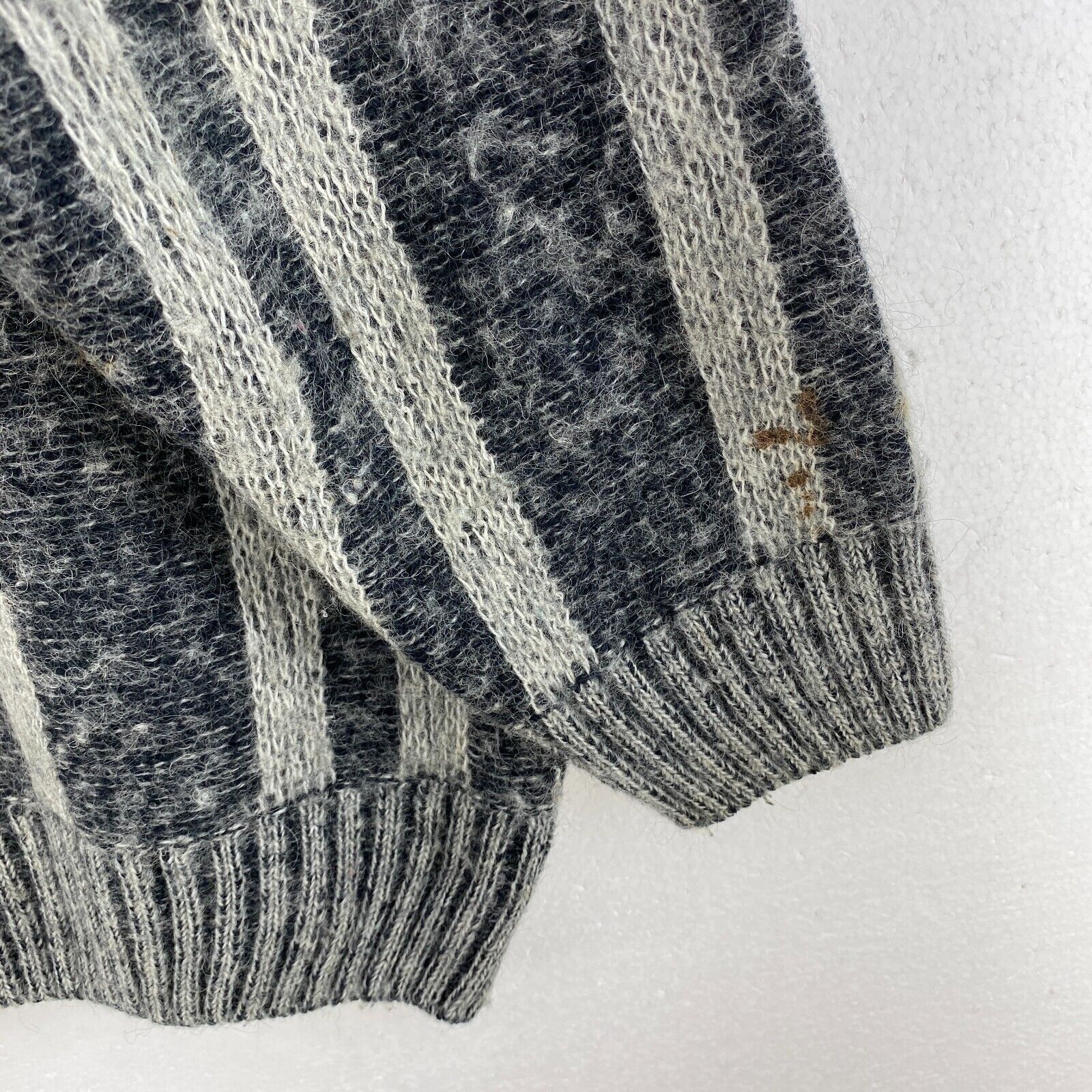 Vintage Mohair Gray Sweater Size M Geometric Pattern Crew Neck