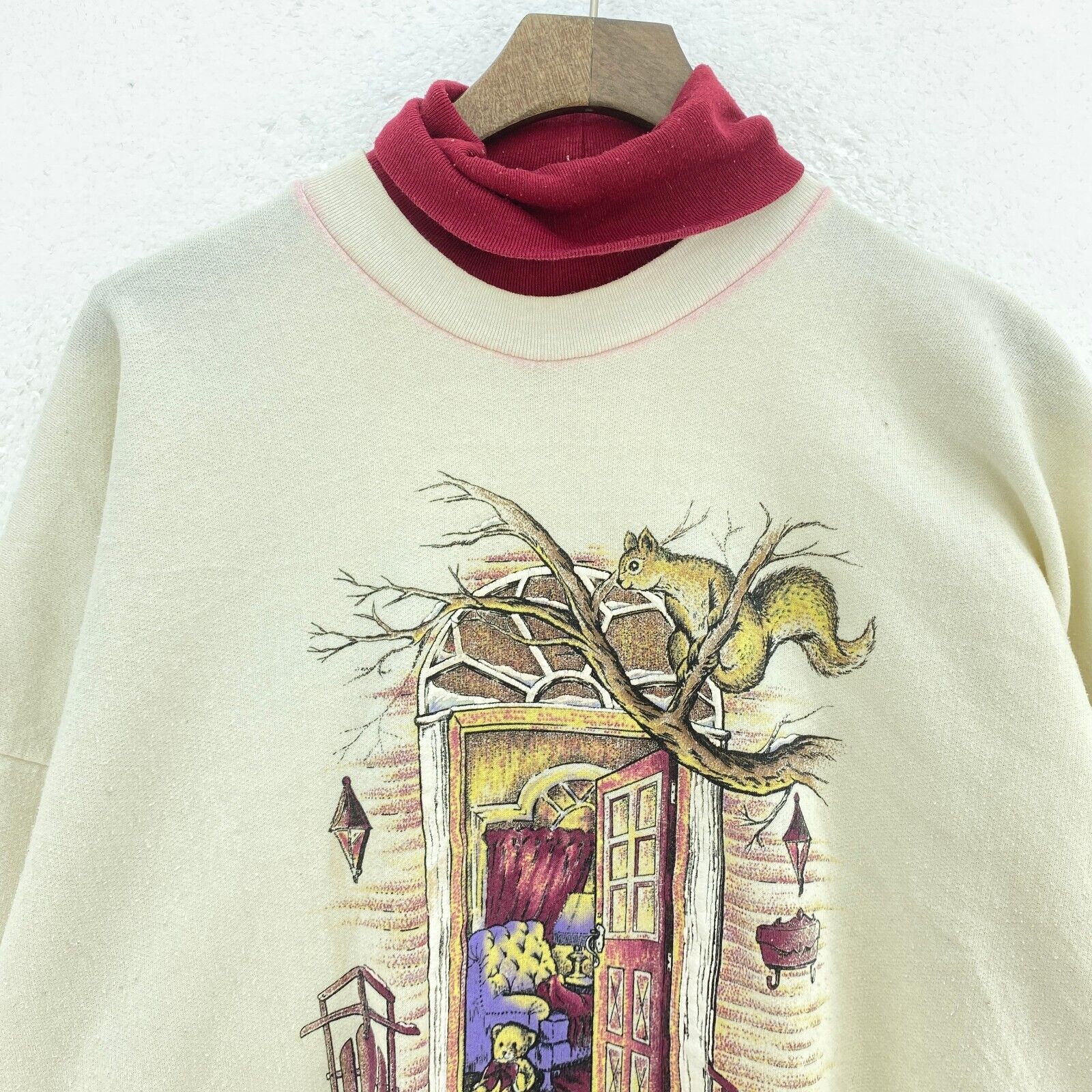 Holidays Squirrel Winter Ivory Sweatshirt Size M Crew Neck