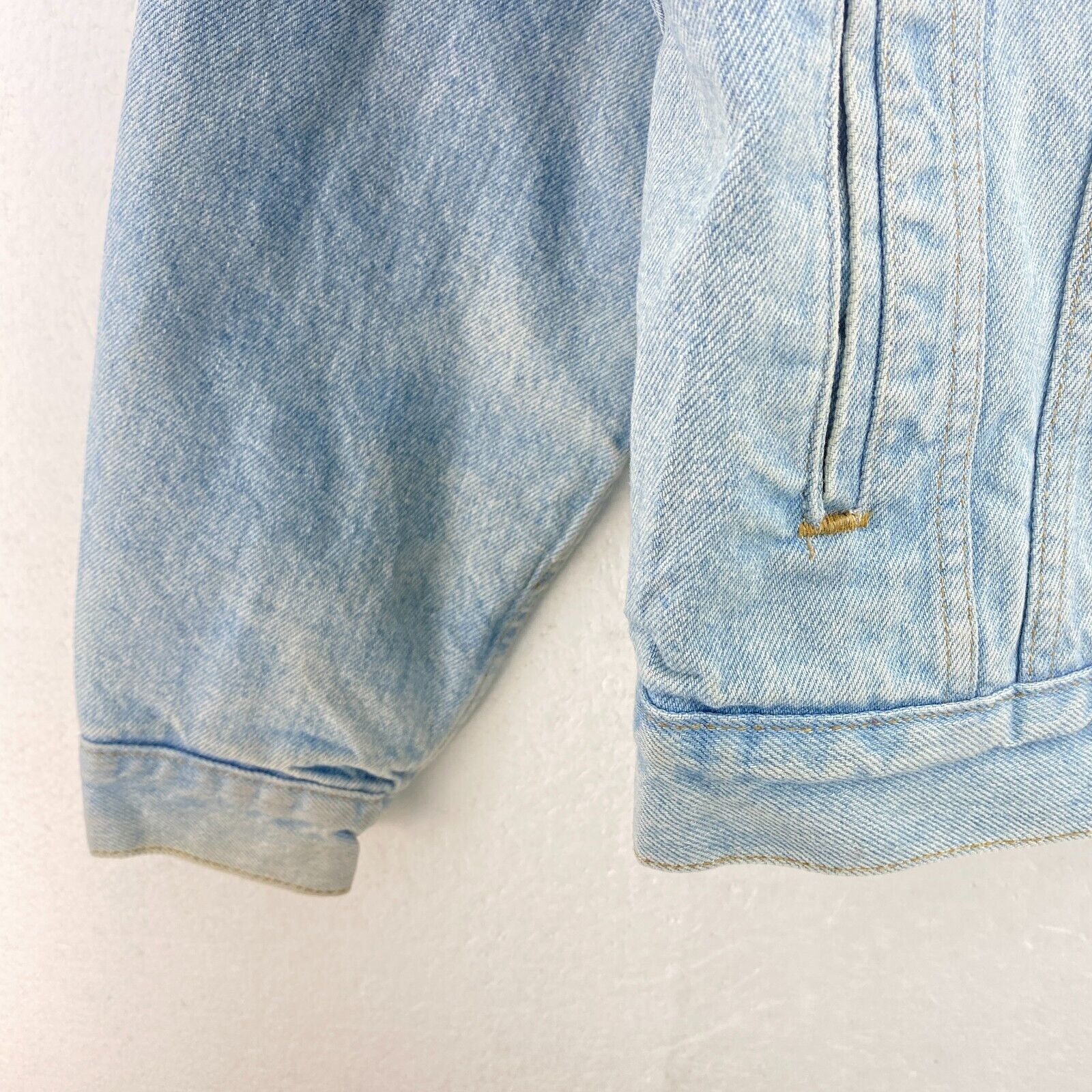 Vintage Levi Strauss Sherpa Lined Denim Jacket Size M Light Wash Blue Trucker