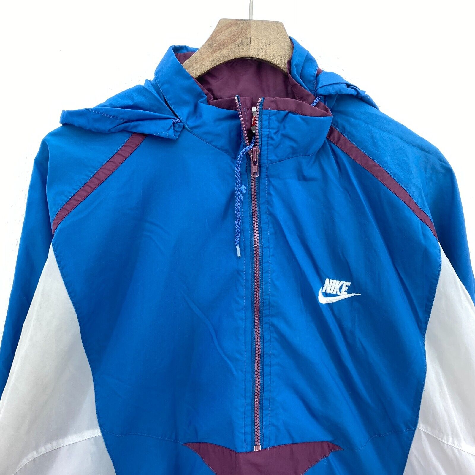 Nike Small Logo Embroidered Light Hooded Jacket Size L Blue 1/4 Zip