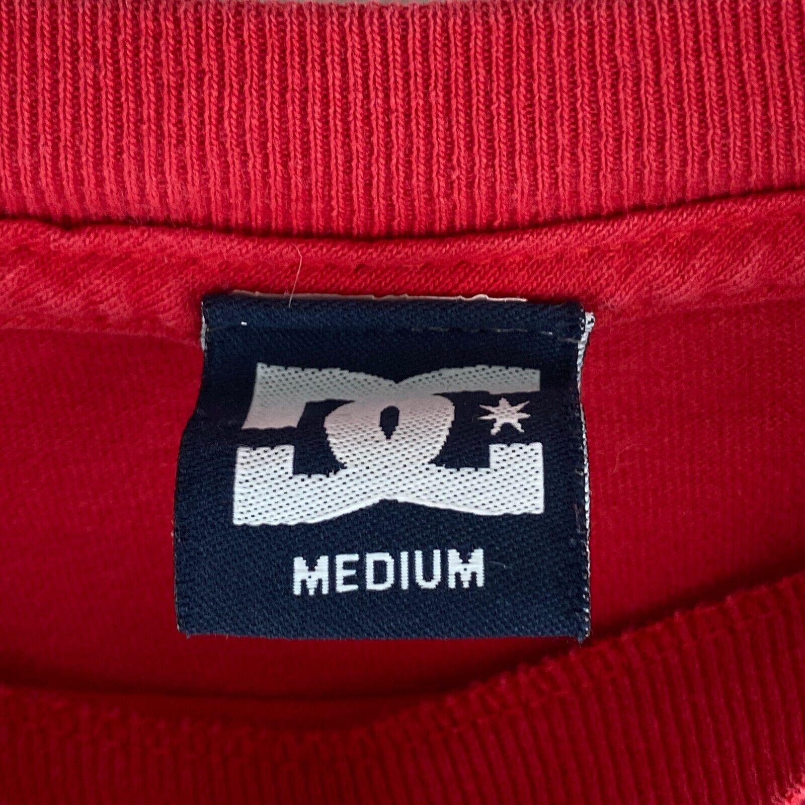 Vintage Dc Shoes USA Logo Graphic Print Red T-shirt Size M