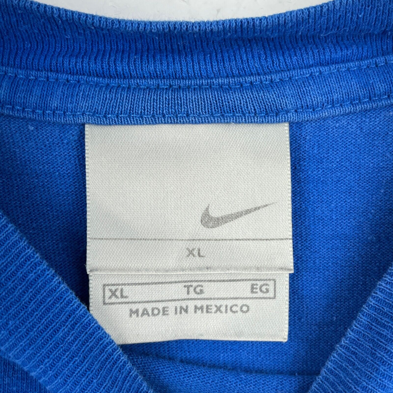 Vintage Nike Swoosh Chest Logo Blue T-shirt Size XL Crew Neck