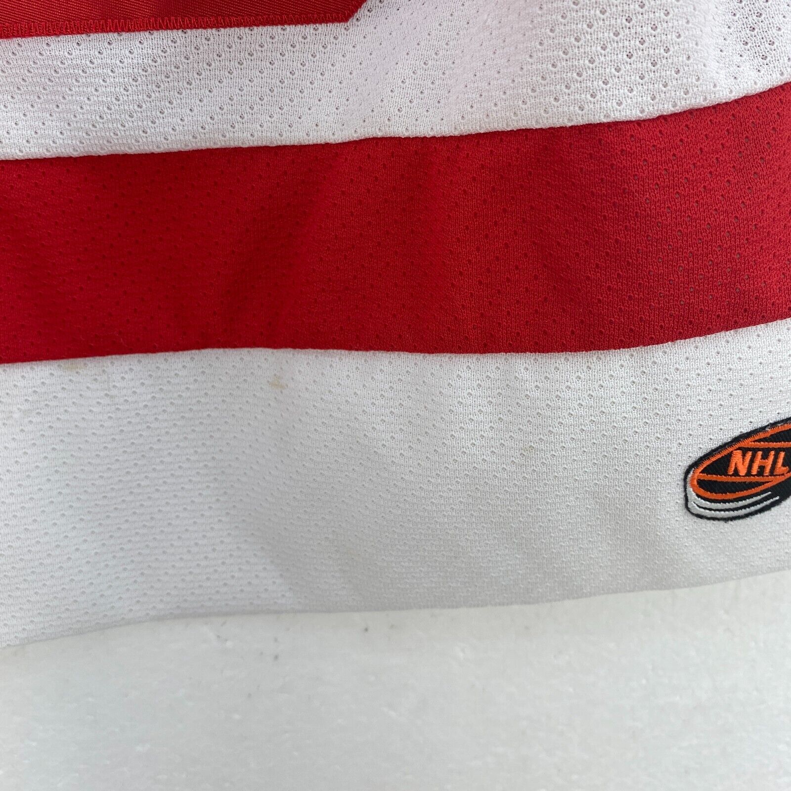 Vintage CCM Steve Yzerman Red Wings NHL V-Neck Long Sleeve White Jersey Size M