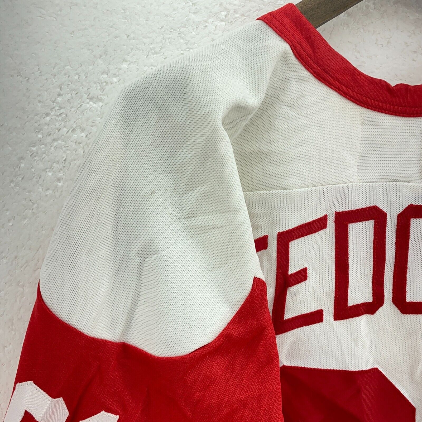 Vintage CCM Detroit Red Wings NHL Ice Hockey White Jersey Size M