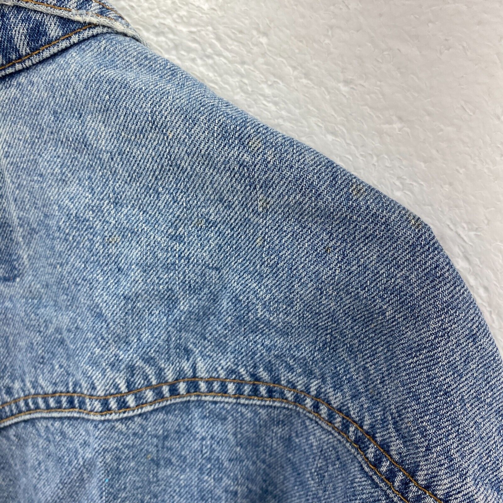 Vintage Levi Strauss Light Wash Blue Trucker Denim Jacket Size M Tall