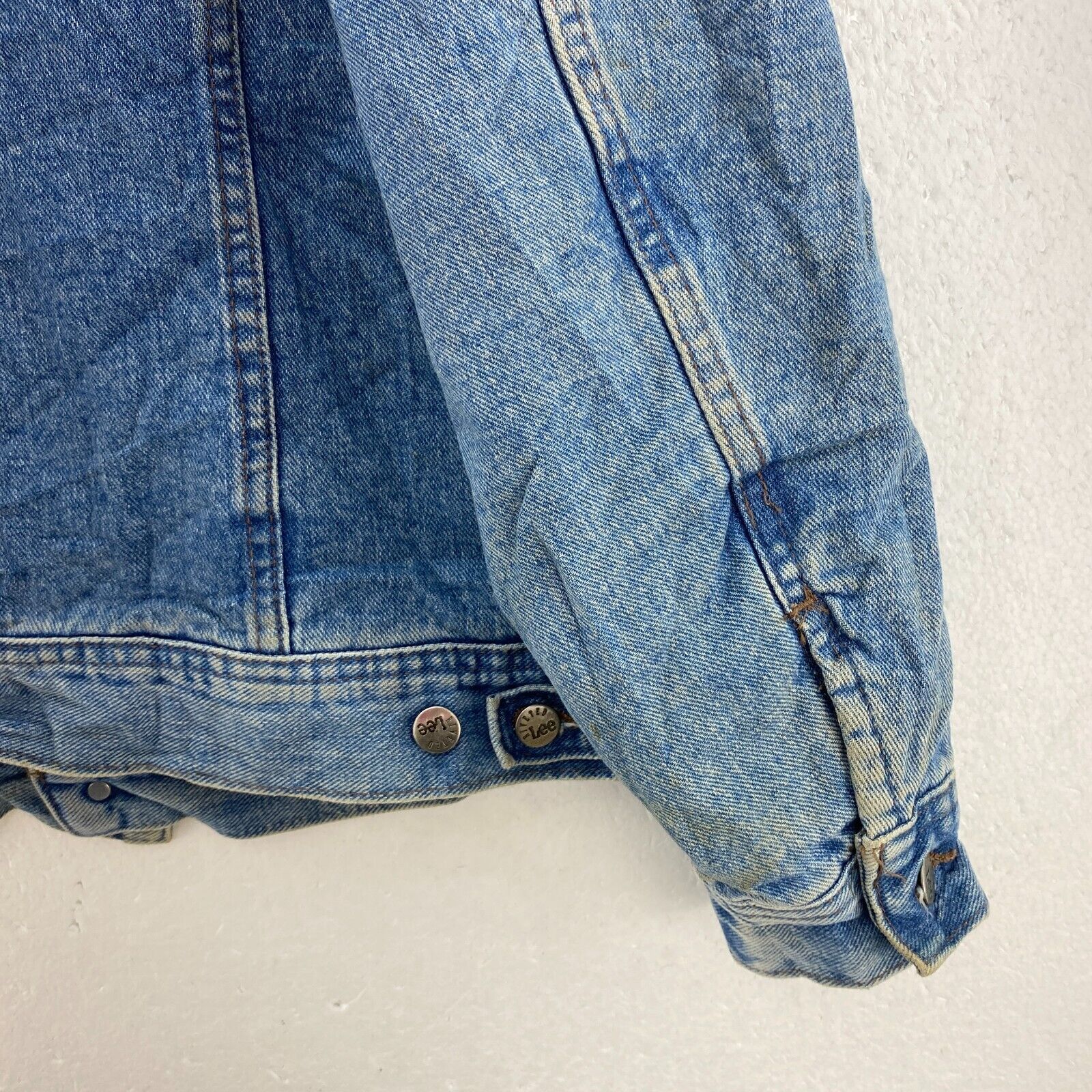 Vintage Lee Button Up Light Wash Blue Denim Jacket Size M Trucker