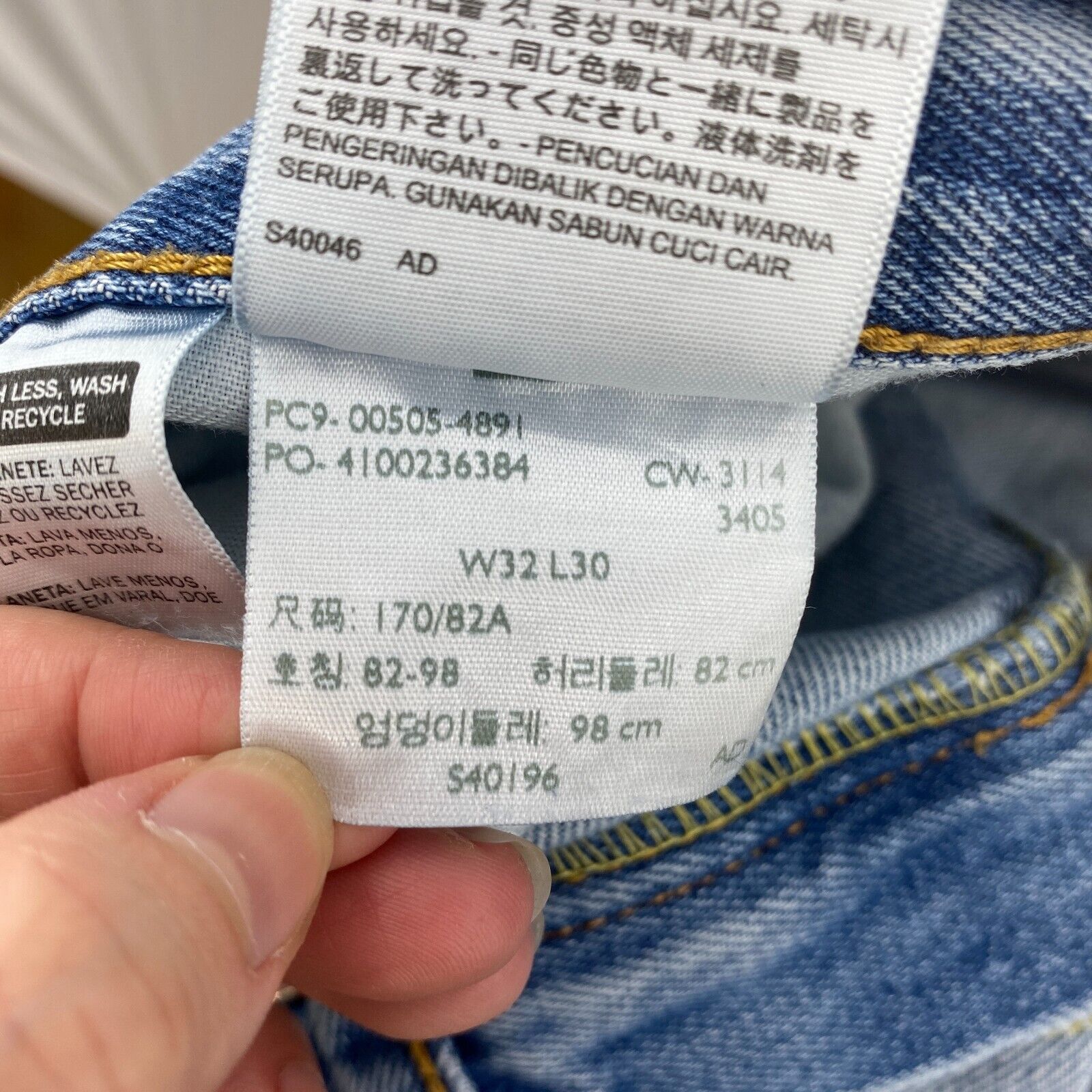 Levi's 505 Light Wash Blue Straight Jeans Size 32 x 30