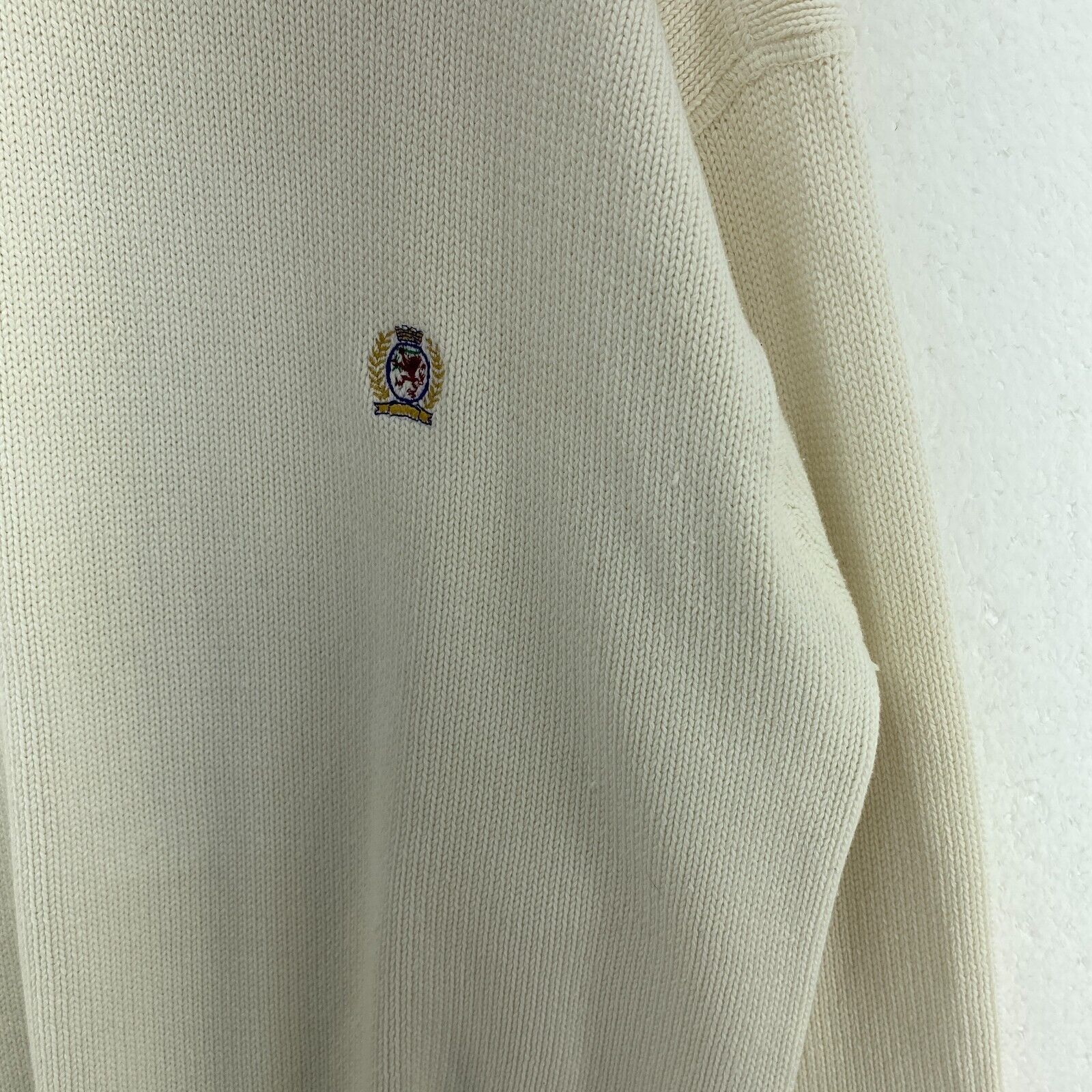 Tommy Hilfiger Embroidered Chest Logo Vintage White Sweater Size M