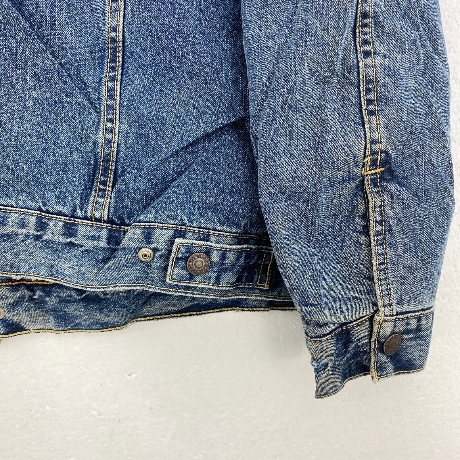 Levi Strauss Sherpa Lined Button Up Medium Wash Blue Denim Jacket Size XL