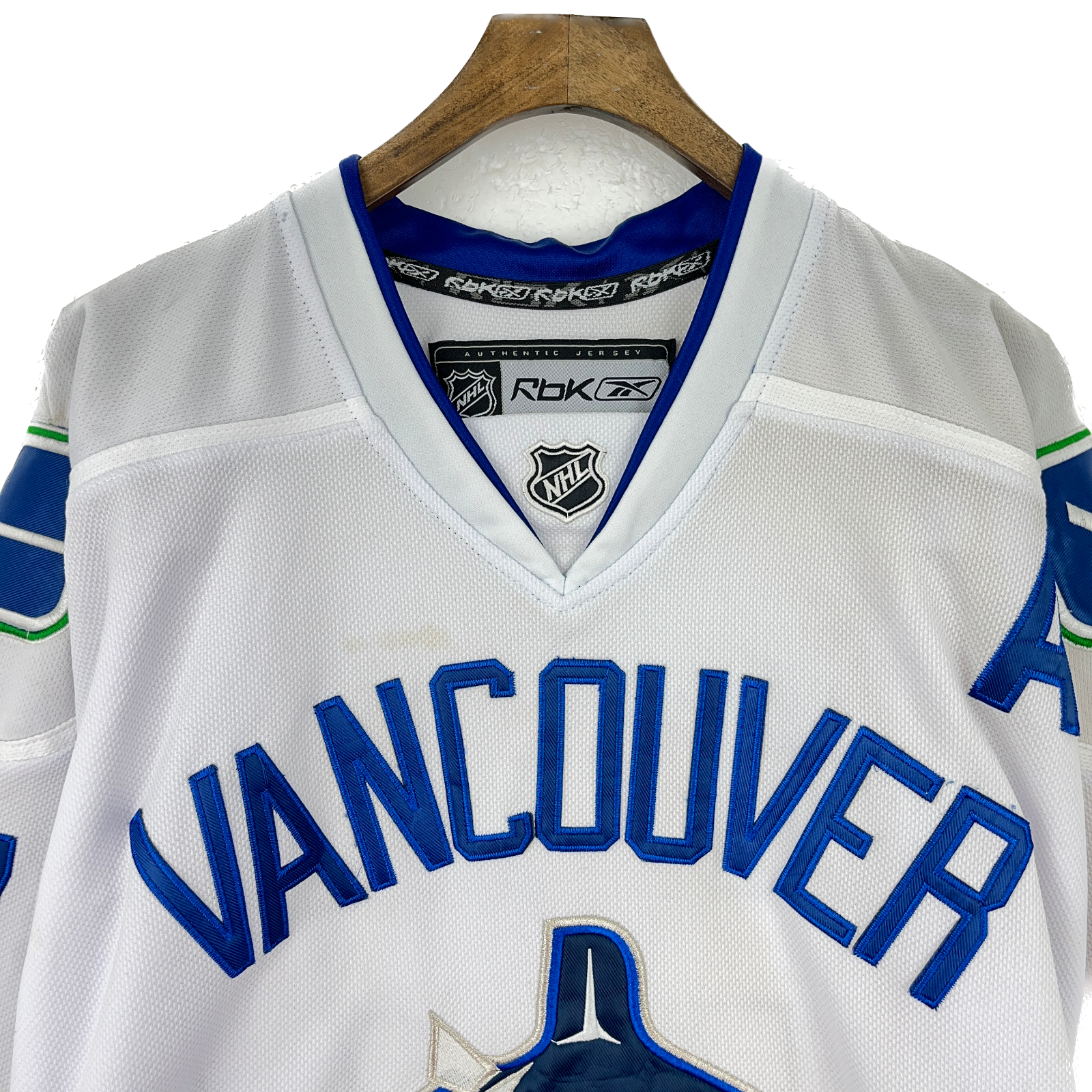 Reebok Vancouver Canucks NHL Manny Malhotra #24 Fight Strap White Jersey Size M
