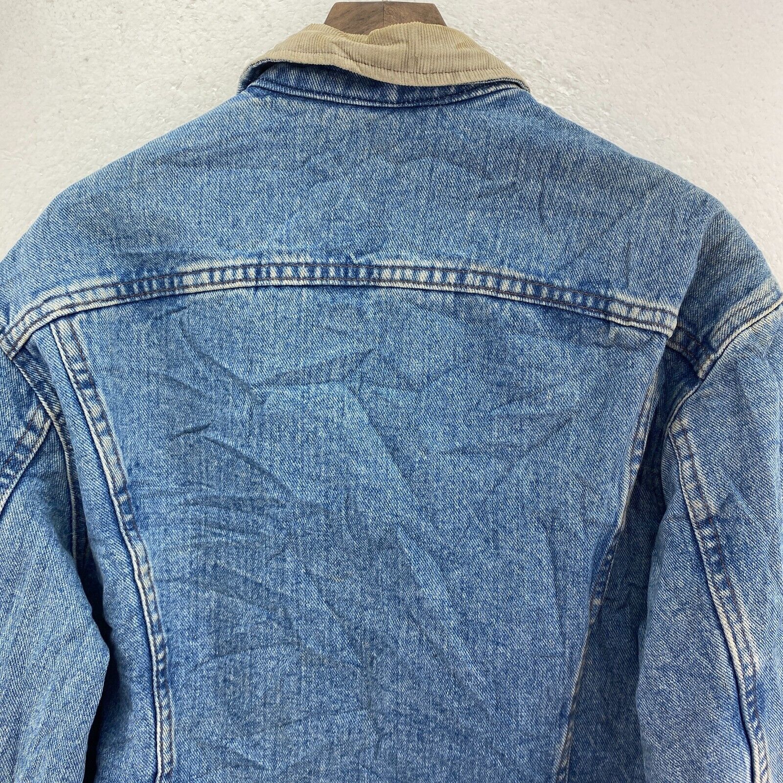 Vintage Lee Button Up Light Wash Blue Denim Jacket Size M Trucker