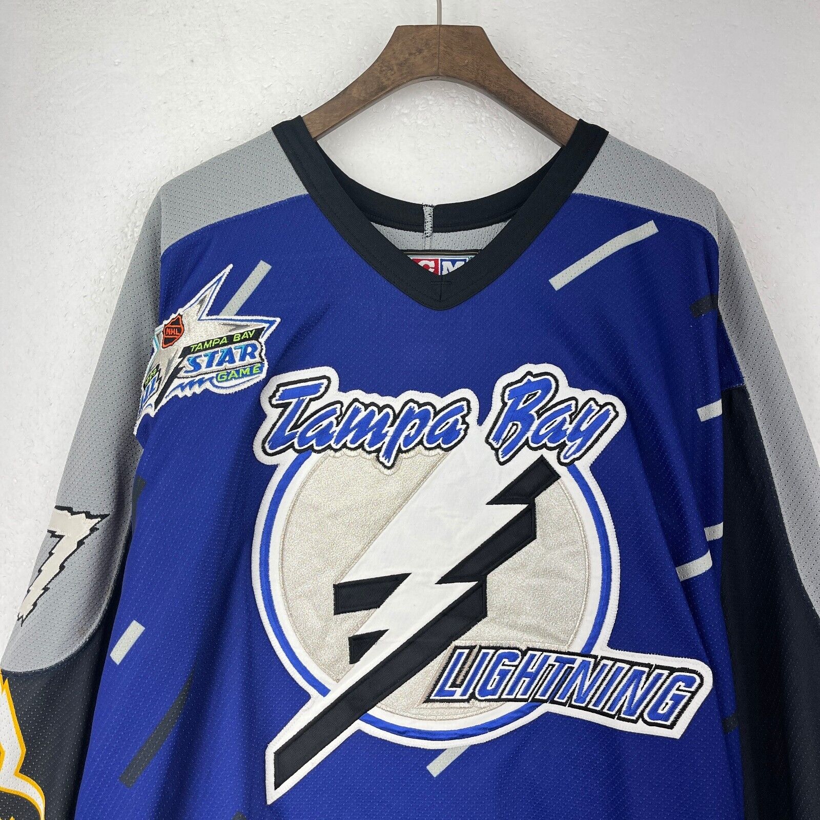 Vintage CCM Tampa Bay Lightning NHL Fight Strap Blue Jersey Size 52